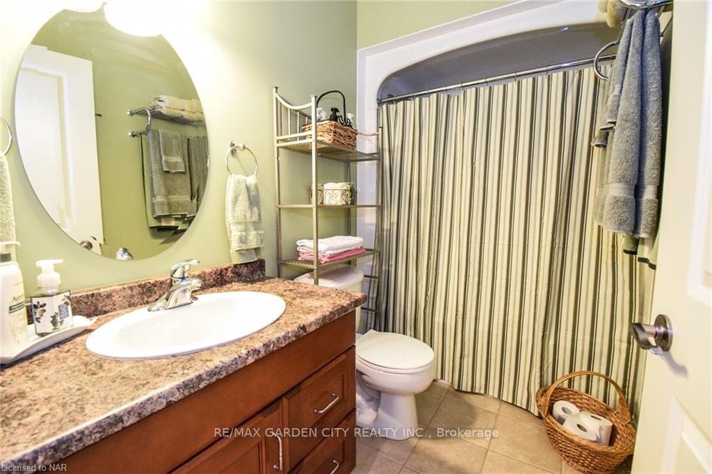 Photo 23 of 10 Maracay Way, St. Catharines, Grapeview — HOMEH