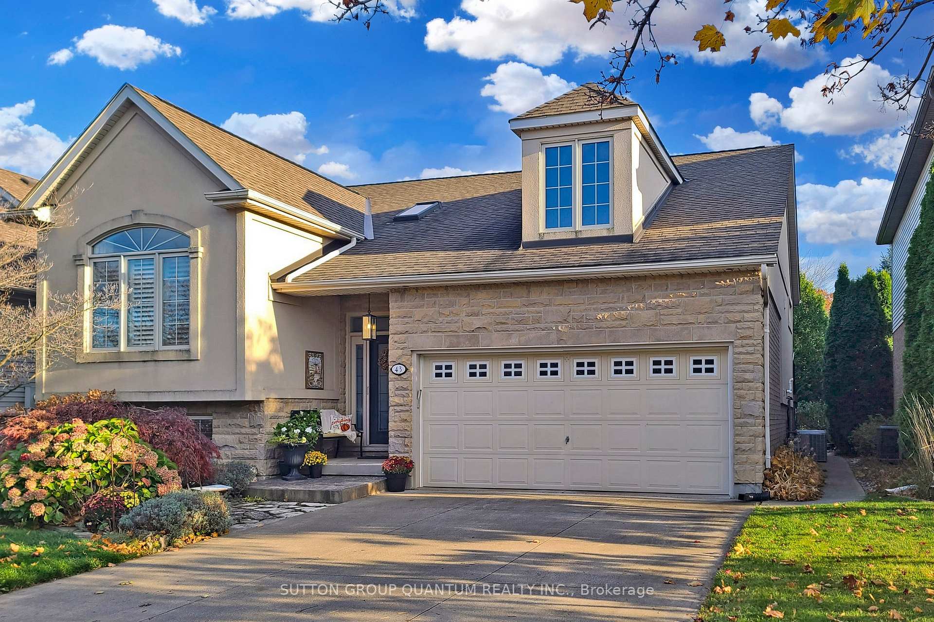 Photo 2 of 43 Oarsman Crescent, St. Catharines, Martindale Pond — HOMEH