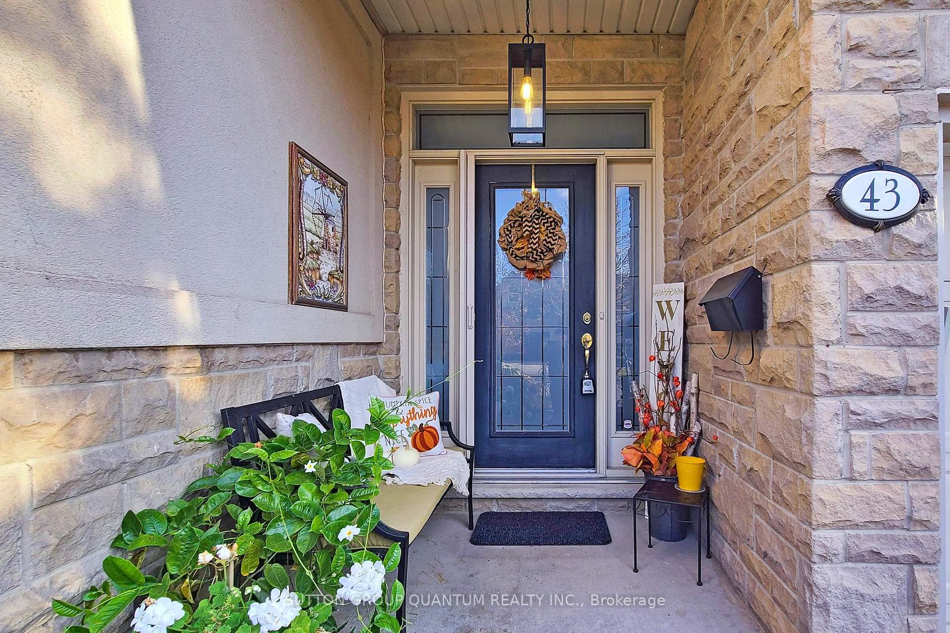 Photo 3 of 43 Oarsman Crescent, St. Catharines, Martindale Pond — HOMEH