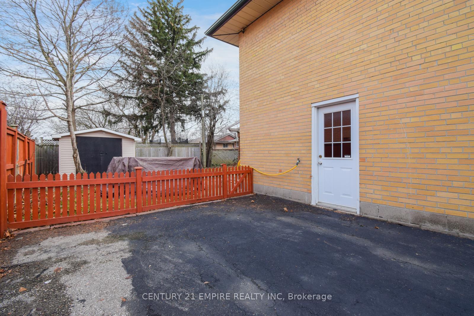 Photo 14 of 29 Flowertown Ave Brampton, Brampton, Northwood Park — HOMEH