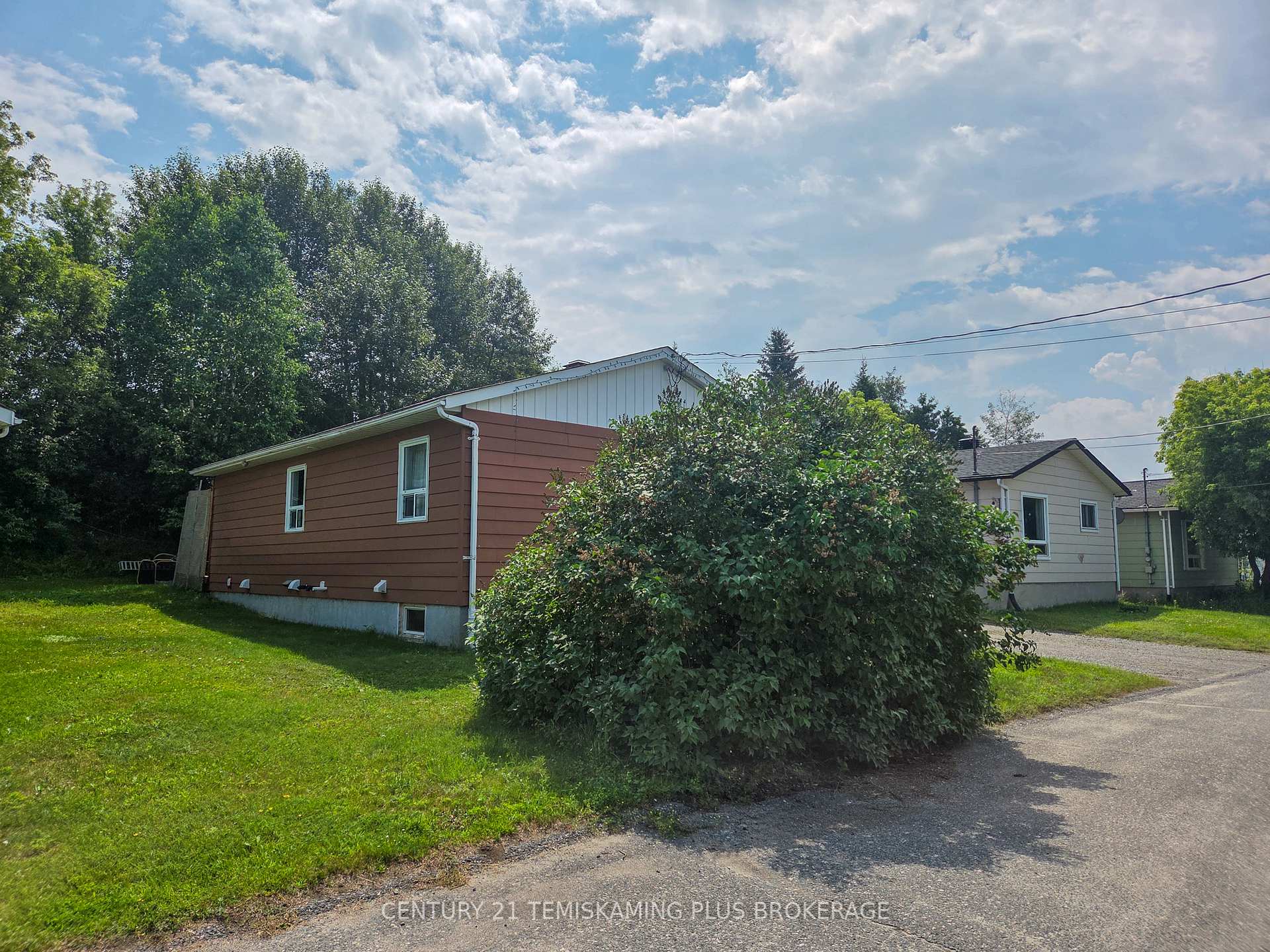 Photo 2 of 25 Watson Place, Cobalt — HOMEH