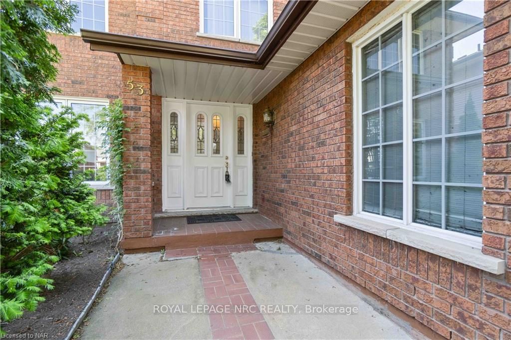 Photo 2 of 53 Chancery Circle, St. Catharines, Vine/Linwell — HOMEH