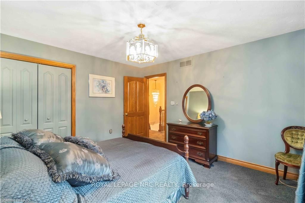 Photo 19 of 53 Chancery Circle, St. Catharines, Vine/Linwell — HOMEH