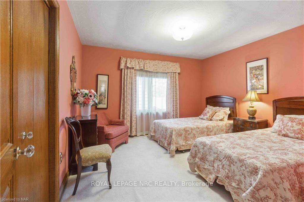 Photo 20 of 53 Chancery Circle, St. Catharines, Vine/Linwell — HOMEH