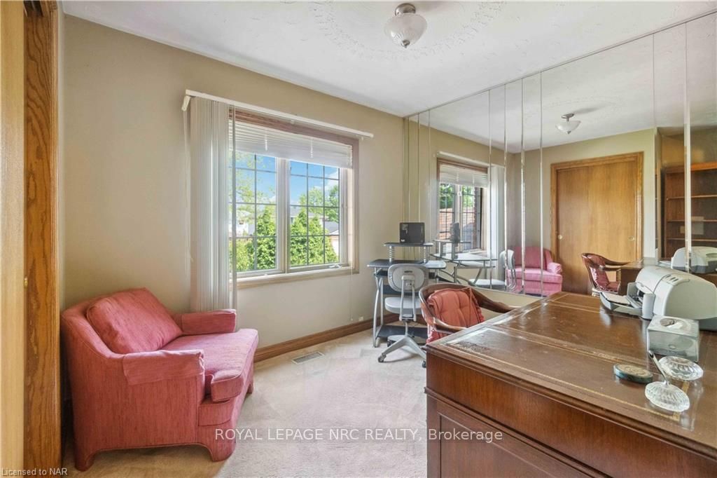 Photo 21 of 53 Chancery Circle, St. Catharines, Vine/Linwell — HOMEH