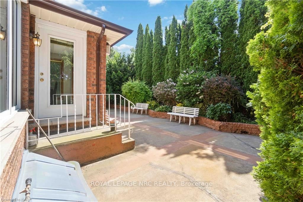 Photo 23 of 53 Chancery Circle, St. Catharines, Vine/Linwell — HOMEH