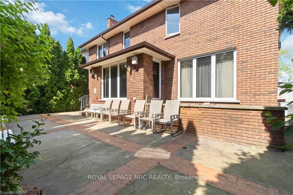 Photo 25 of 53 Chancery Circle, St. Catharines, Vine/Linwell — HOMEH