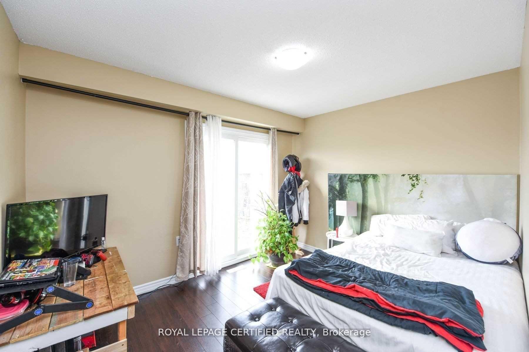 Photo 11 of 87 Newlyn Crescent, Brampton, Brampton North — HOMEH