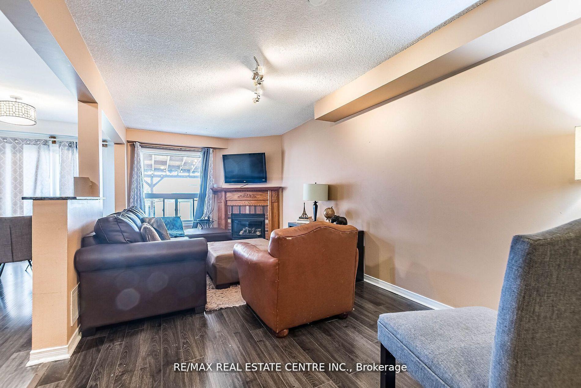Photo 7 of 17 Coppermill Drive, Brampton, Northwest Sandalwood Parkway — HOMEH