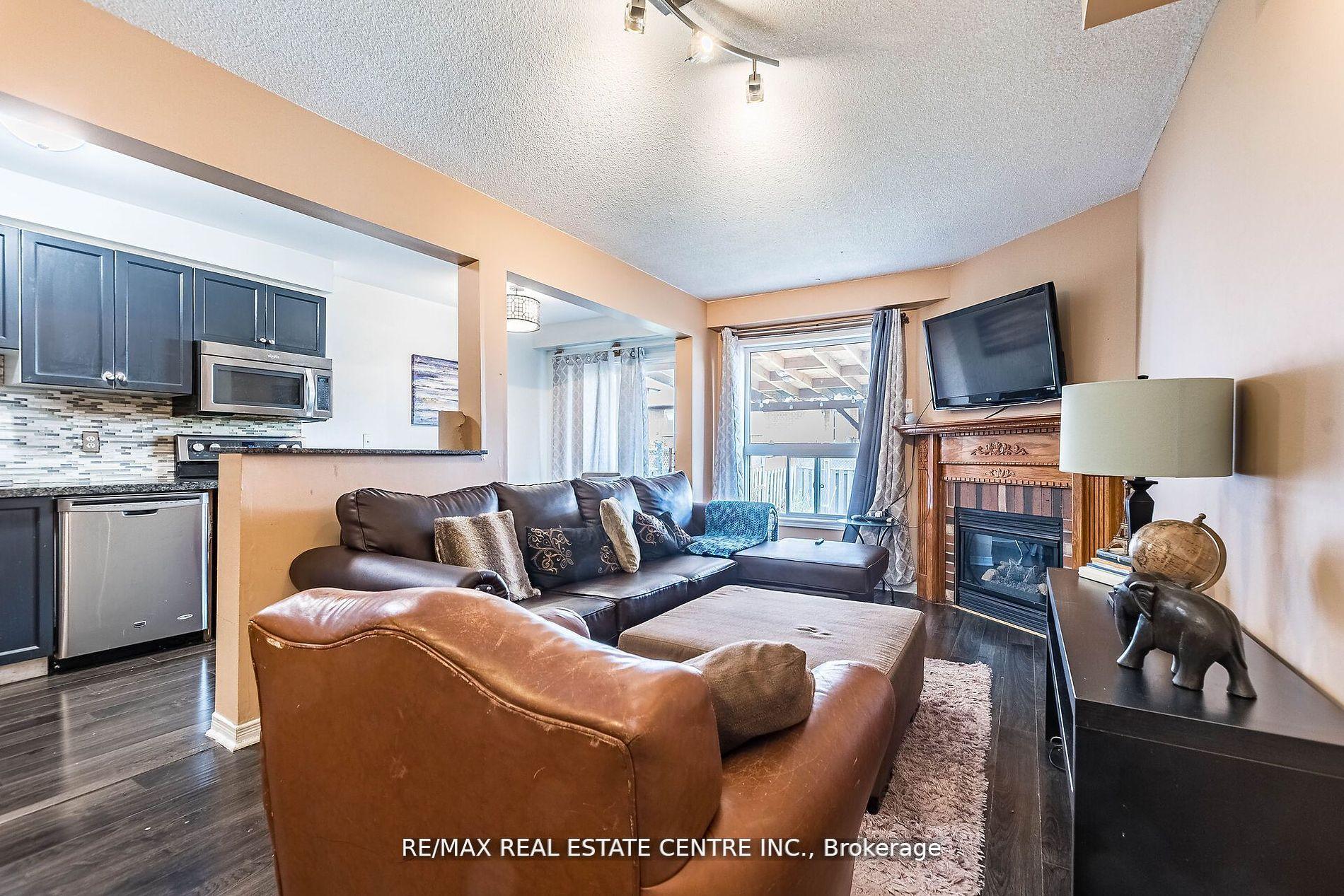Photo 8 of 17 Coppermill Drive, Brampton, Northwest Sandalwood Parkway — HOMEH