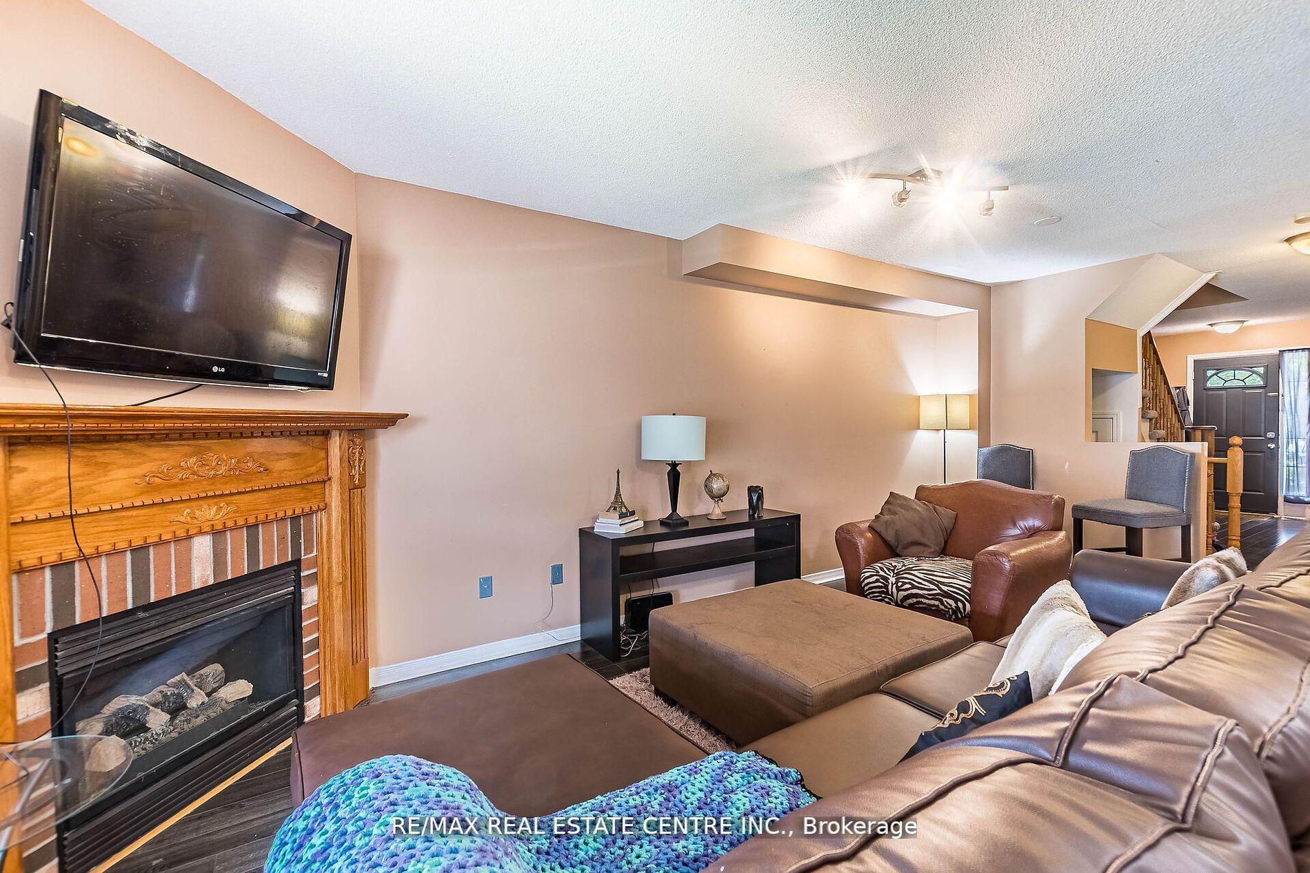 Photo 9 of 17 Coppermill Drive, Brampton, Northwest Sandalwood Parkway — HOMEH