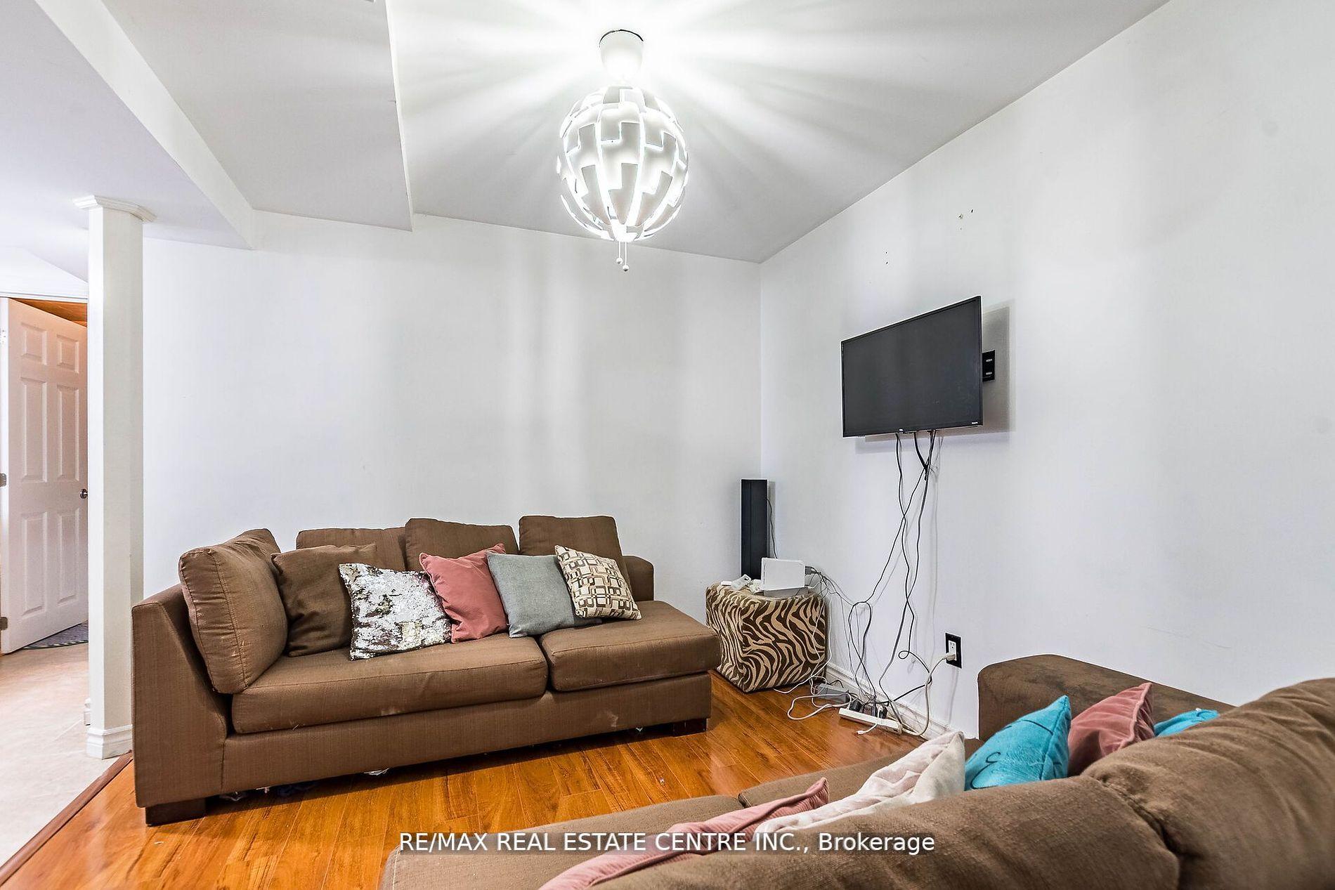 Photo 30 of 17 Coppermill Drive, Brampton, Northwest Sandalwood Parkway — HOMEH