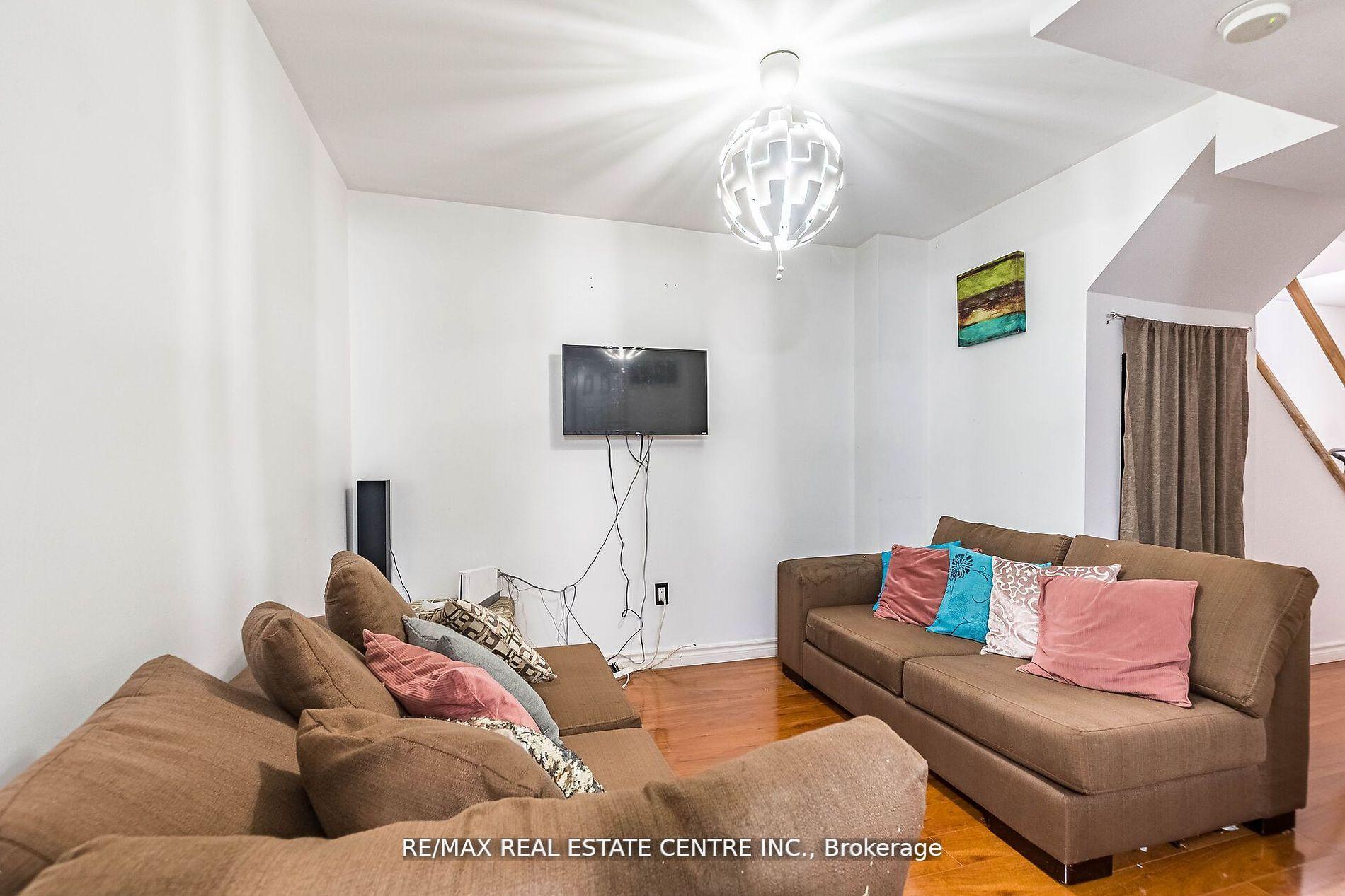 Photo 31 of 17 Coppermill Drive, Brampton, Northwest Sandalwood Parkway — HOMEH