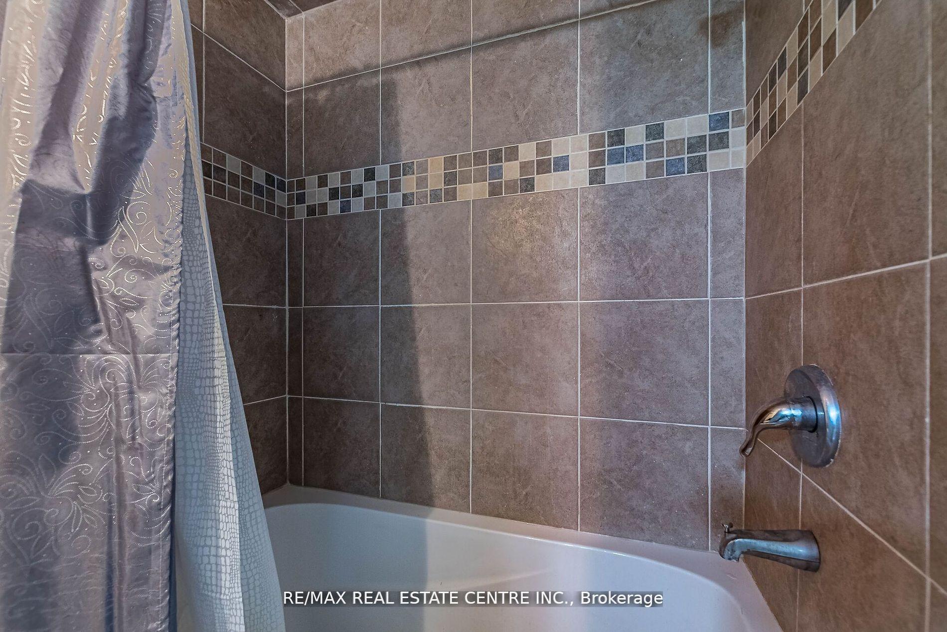 Photo 35 of 17 Coppermill Drive, Brampton, Northwest Sandalwood Parkway — HOMEH