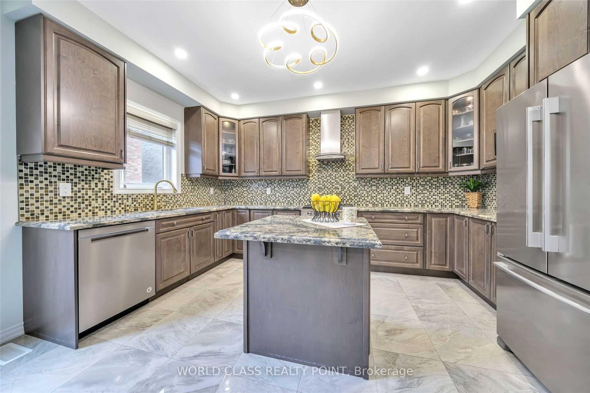 Photo 16 of 14 Loomis Road, Brampton, Northwest Brampton — HOMEH