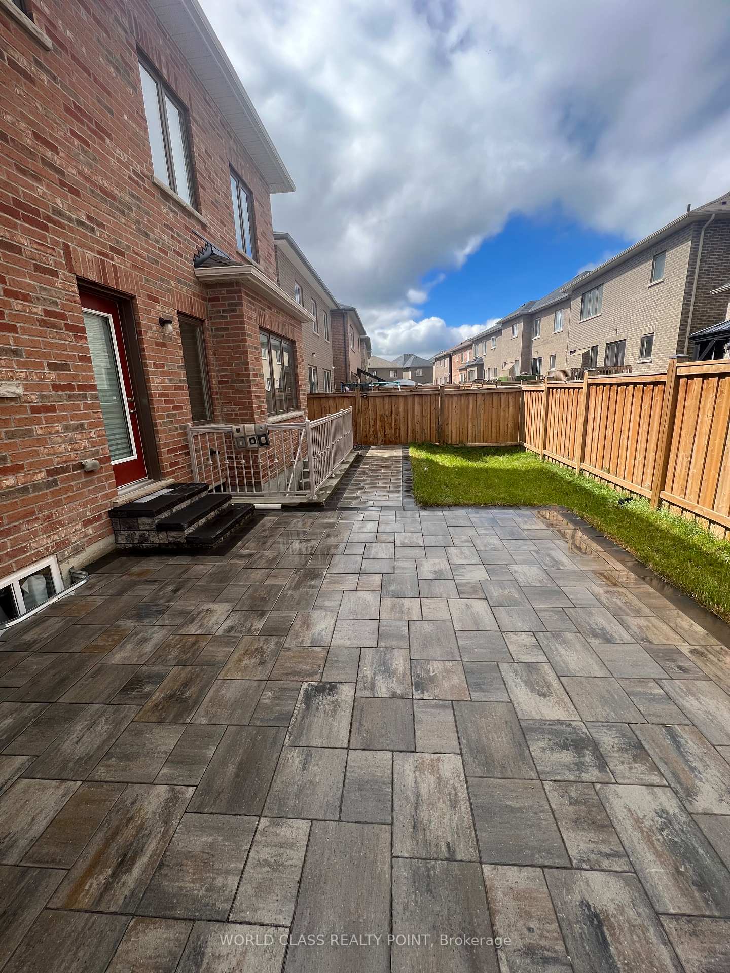 Photo 38 of 14 Loomis Road, Brampton, Northwest Brampton — HOMEH