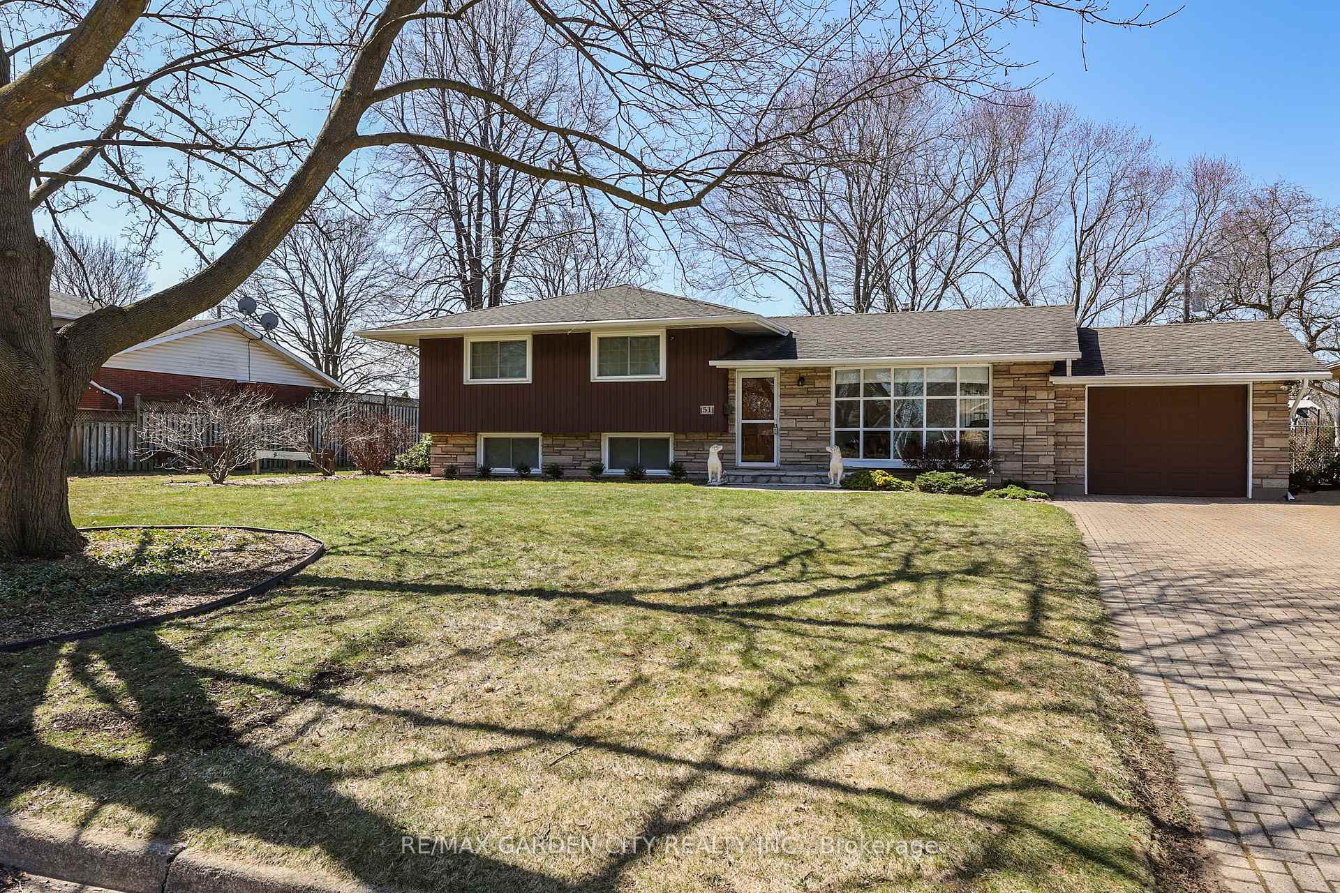 Photo 2 of 51 Richelieu Drive, St. Catharines, Vine/Linwell — HOMEH