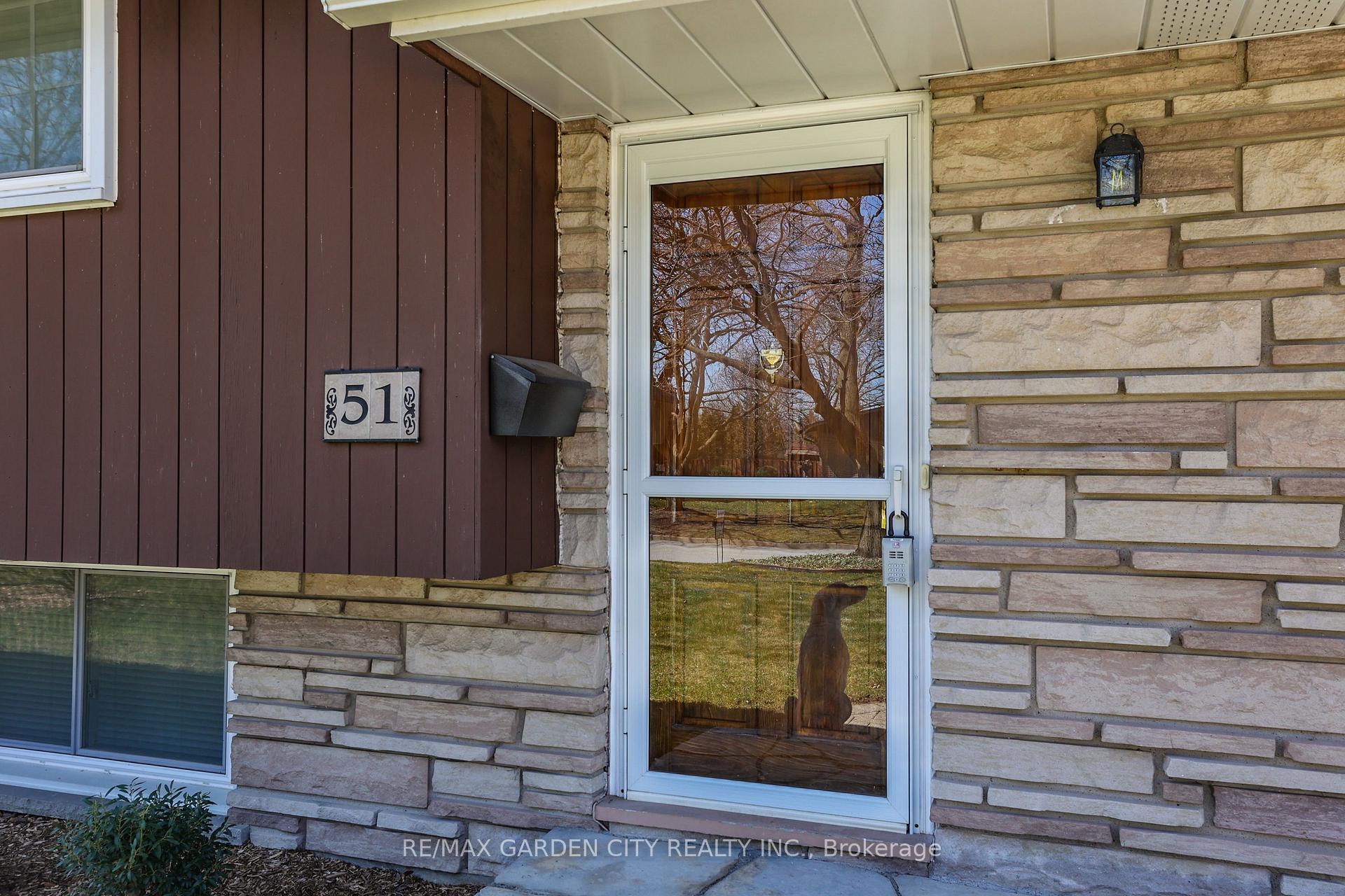 Photo 3 of 51 Richelieu Drive, St. Catharines, Vine/Linwell — HOMEH