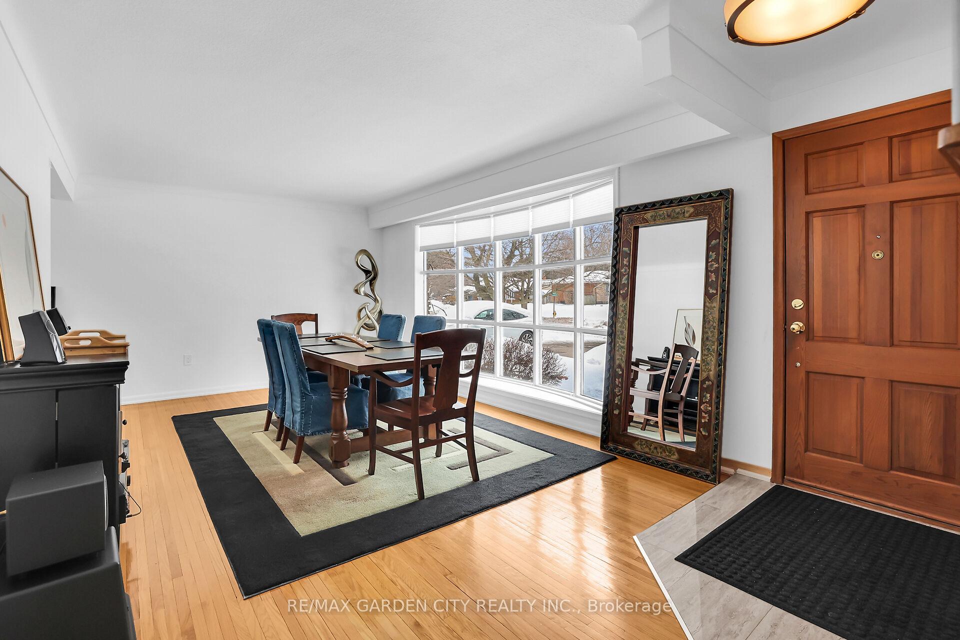 Photo 4 of 51 Richelieu Drive, St. Catharines, Vine/Linwell — HOMEH