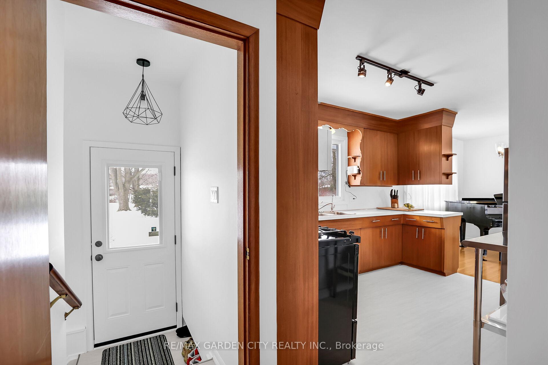Photo 12 of 51 Richelieu Drive, St. Catharines, Vine/Linwell — HOMEH