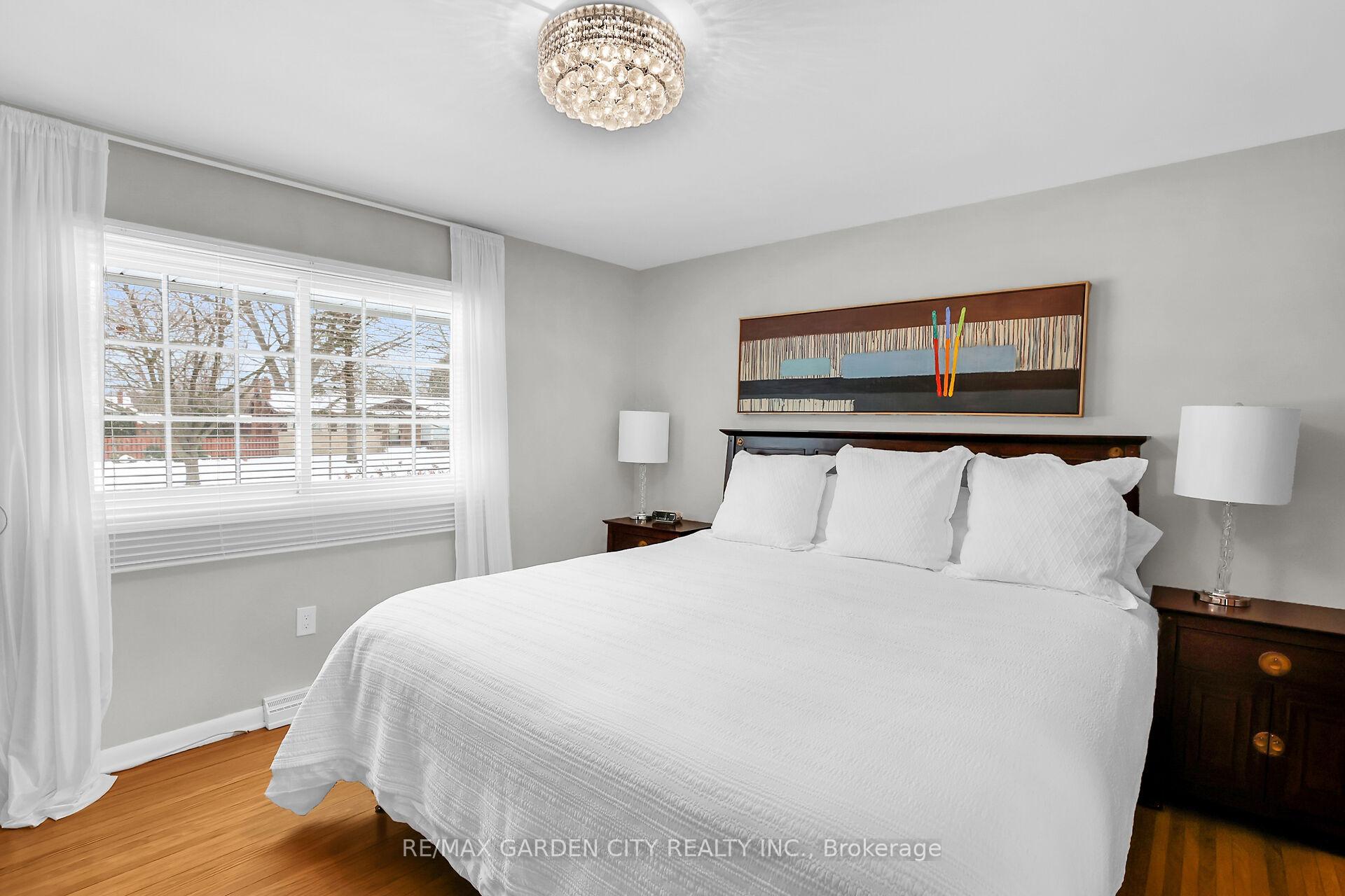 Photo 13 of 51 Richelieu Drive, St. Catharines, Vine/Linwell — HOMEH