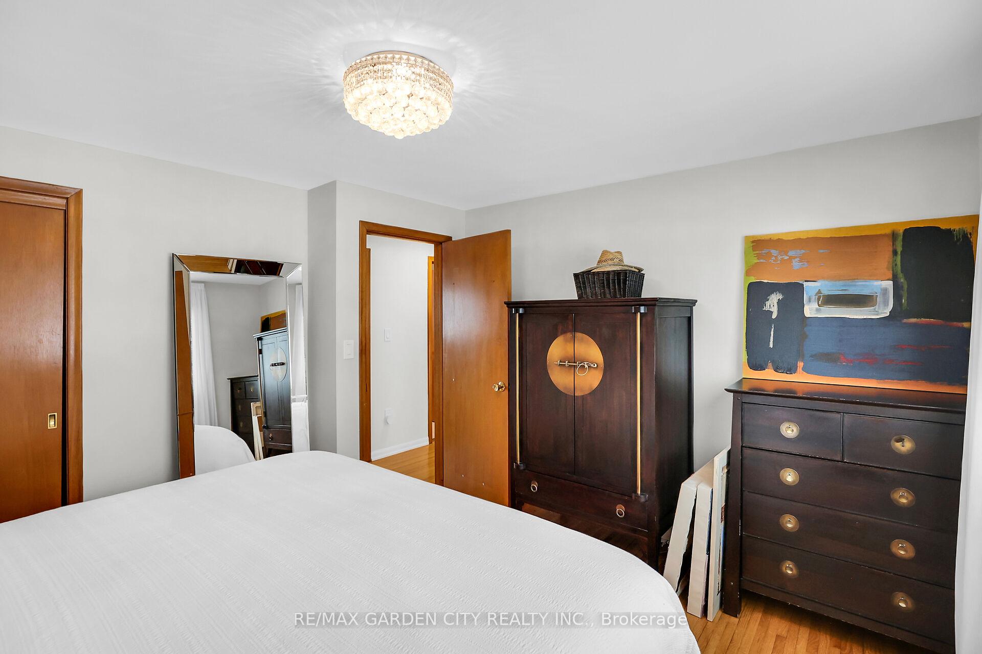 Photo 15 of 51 Richelieu Drive, St. Catharines, Vine/Linwell — HOMEH