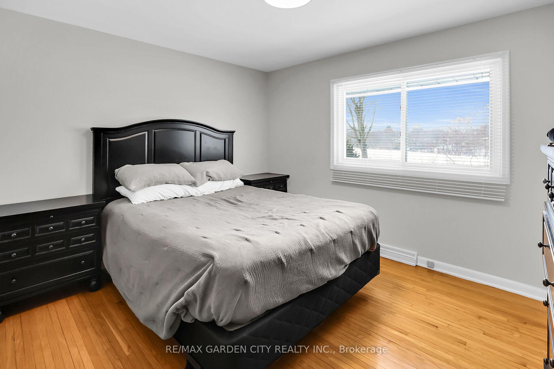 Photo 17 of 51 Richelieu Drive, St. Catharines, Vine/Linwell — HOMEH