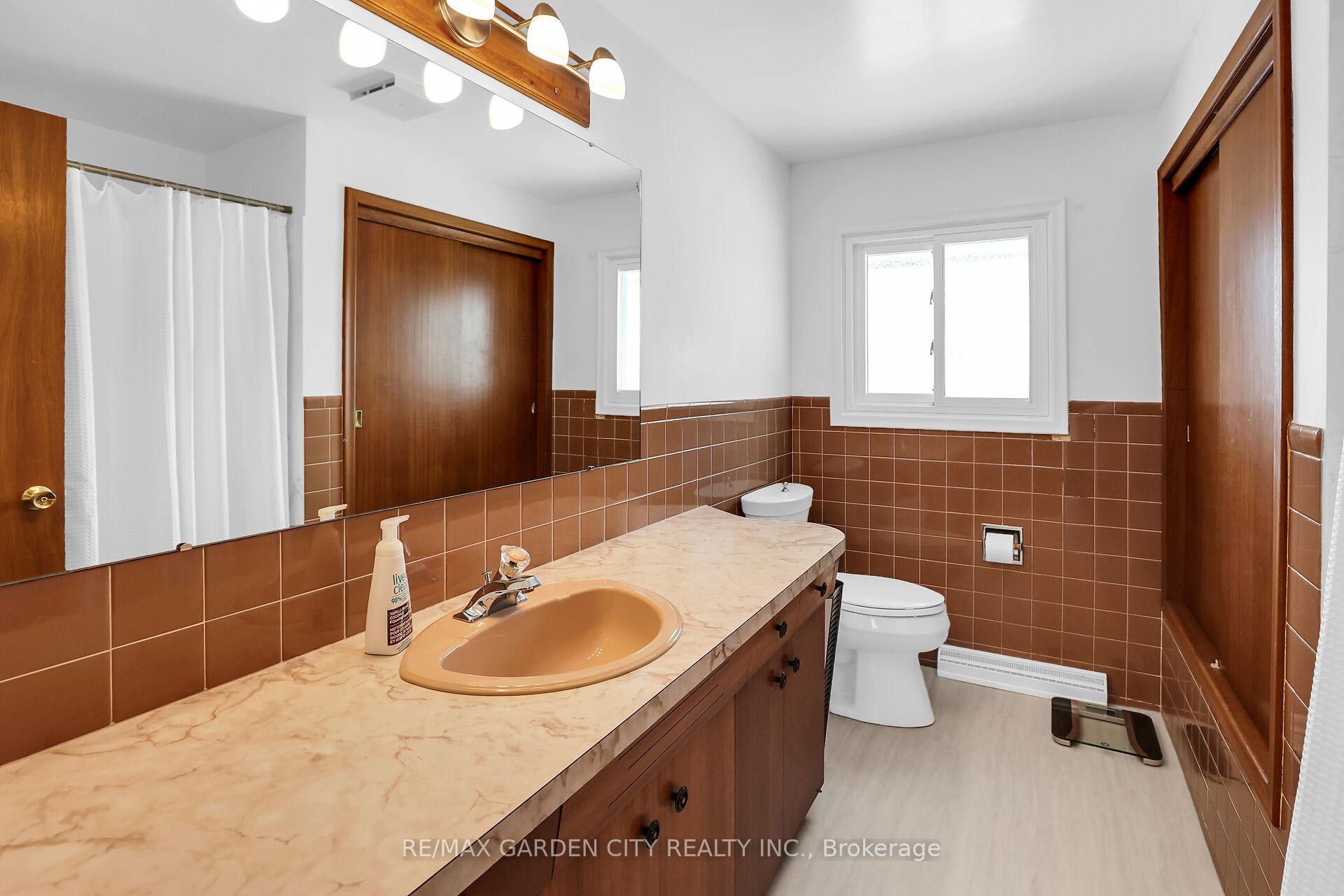 Photo 19 of 51 Richelieu Drive, St. Catharines, Vine/Linwell — HOMEH