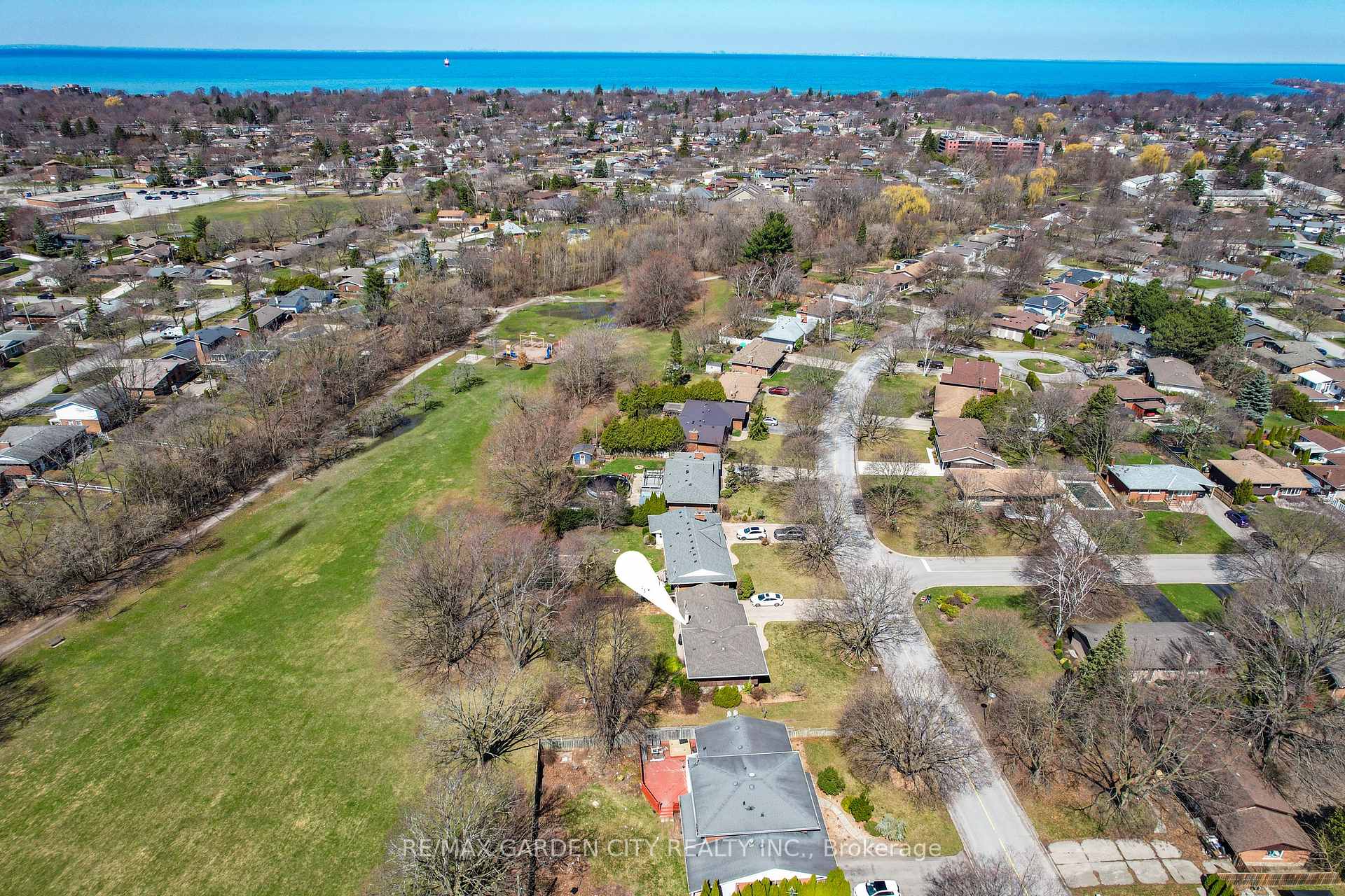 Photo 35 of 51 Richelieu Drive, St. Catharines, Vine/Linwell — HOMEH