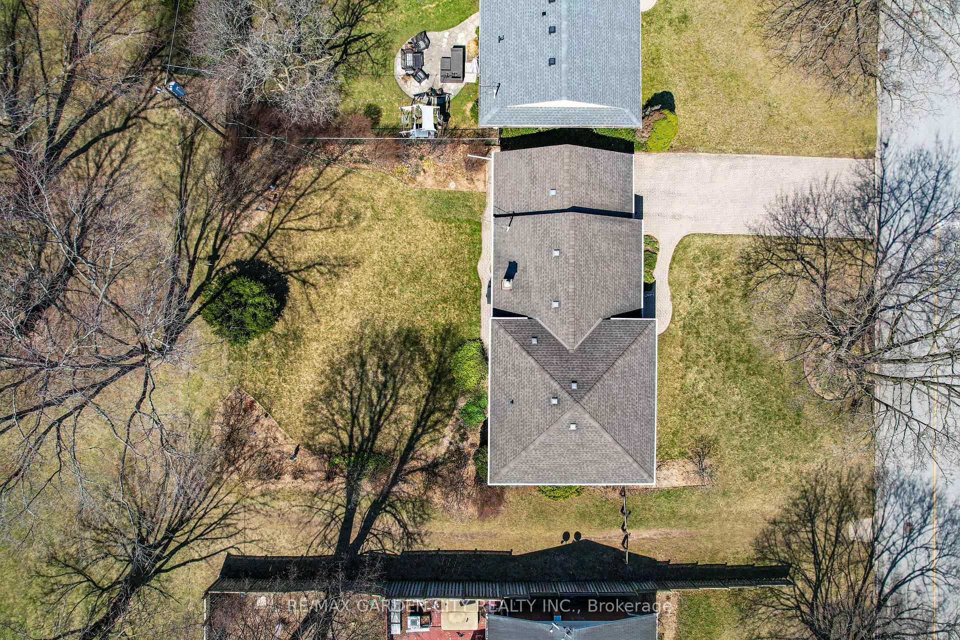 Photo 37 of 51 Richelieu Drive, St. Catharines, Vine/Linwell — HOMEH