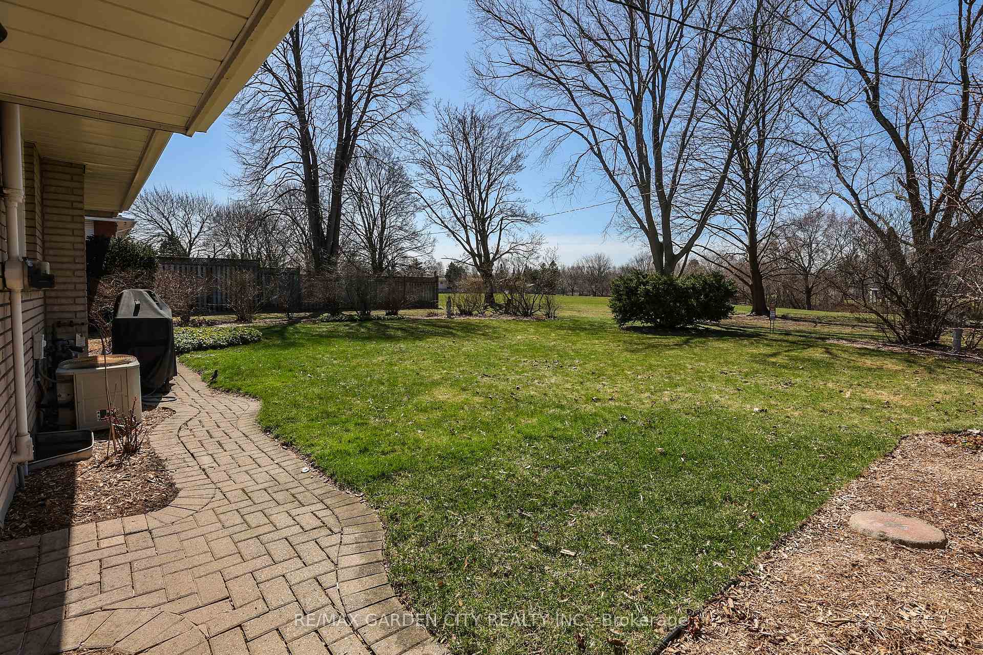Photo 38 of 51 Richelieu Drive, St. Catharines, Vine/Linwell — HOMEH