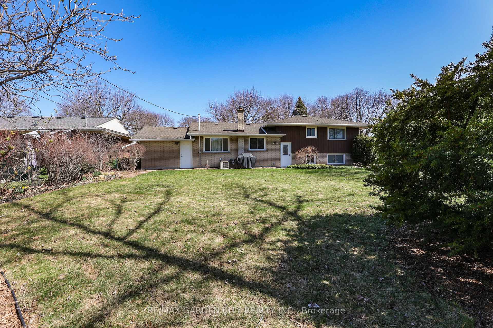 Photo 39 of 51 Richelieu Drive, St. Catharines, Vine/Linwell — HOMEH