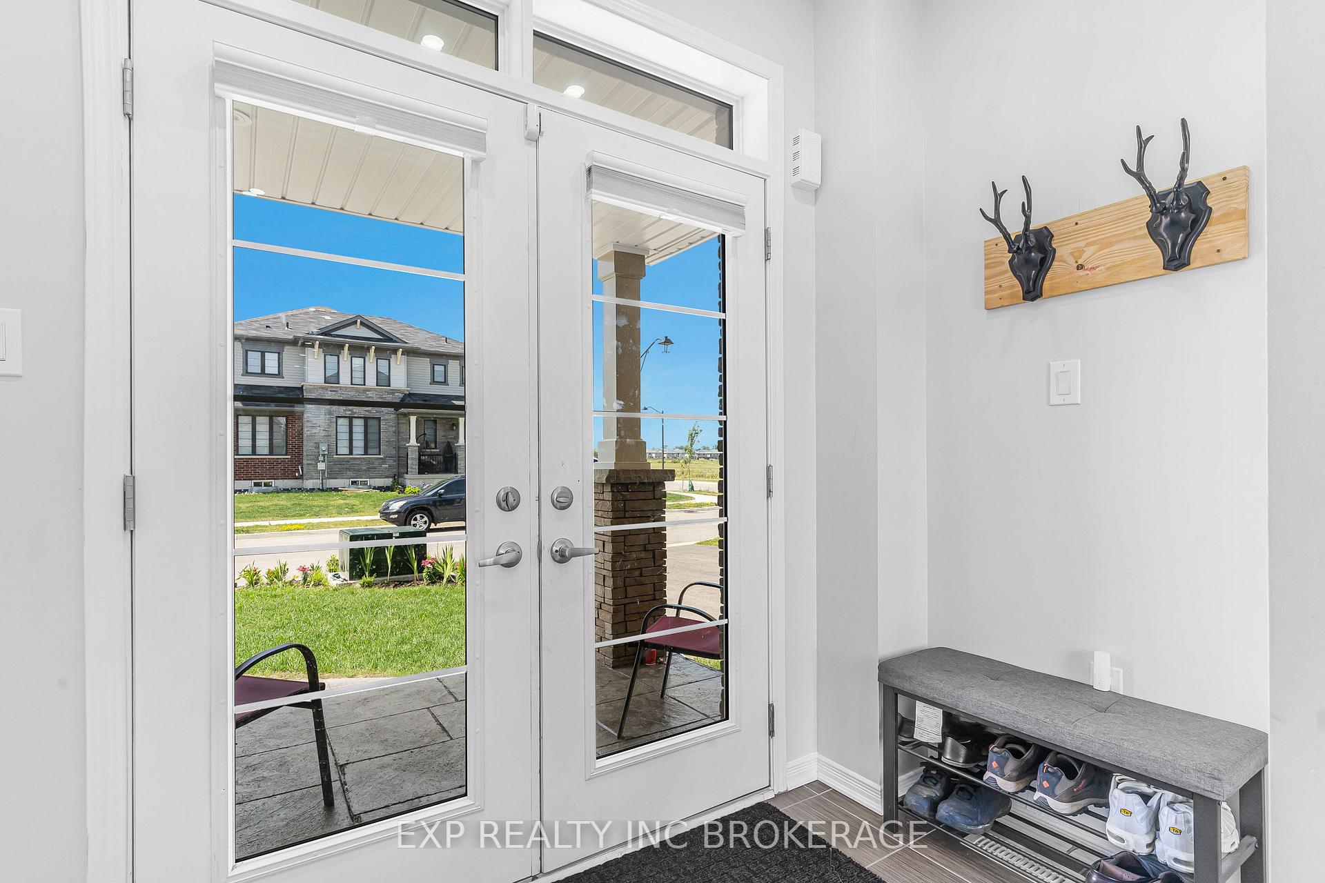 Photo 2 of 7 Hargrove Way, Hamilton, Stoney Creek — HOMEH