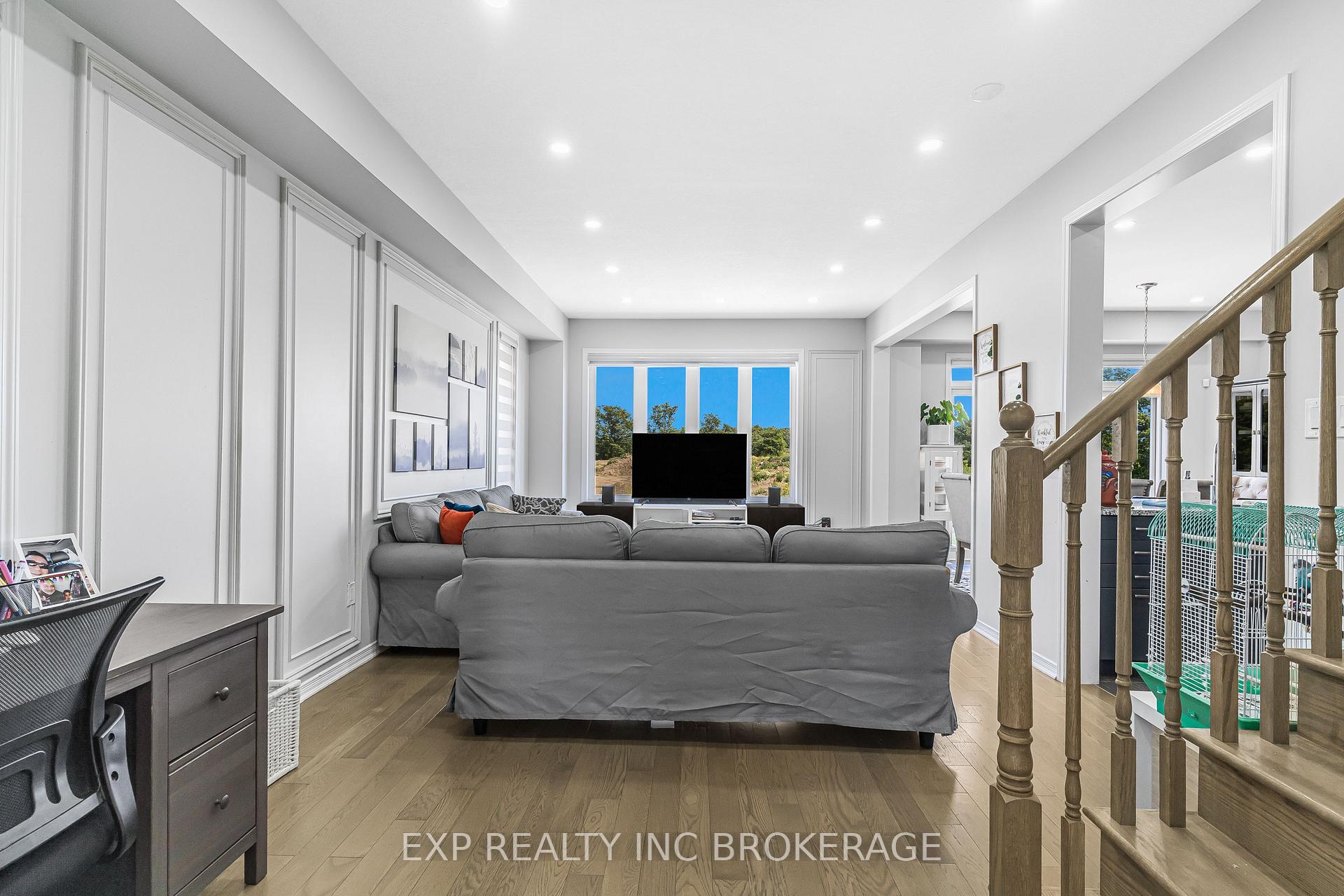 Photo 3 of 7 Hargrove Way, Hamilton, Stoney Creek — HOMEH