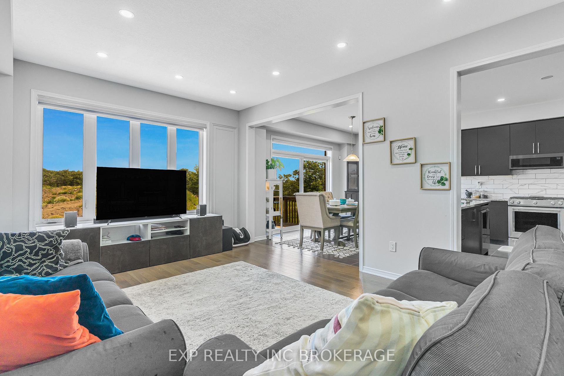 Photo 8 of 7 Hargrove Way, Hamilton, Stoney Creek — HOMEH