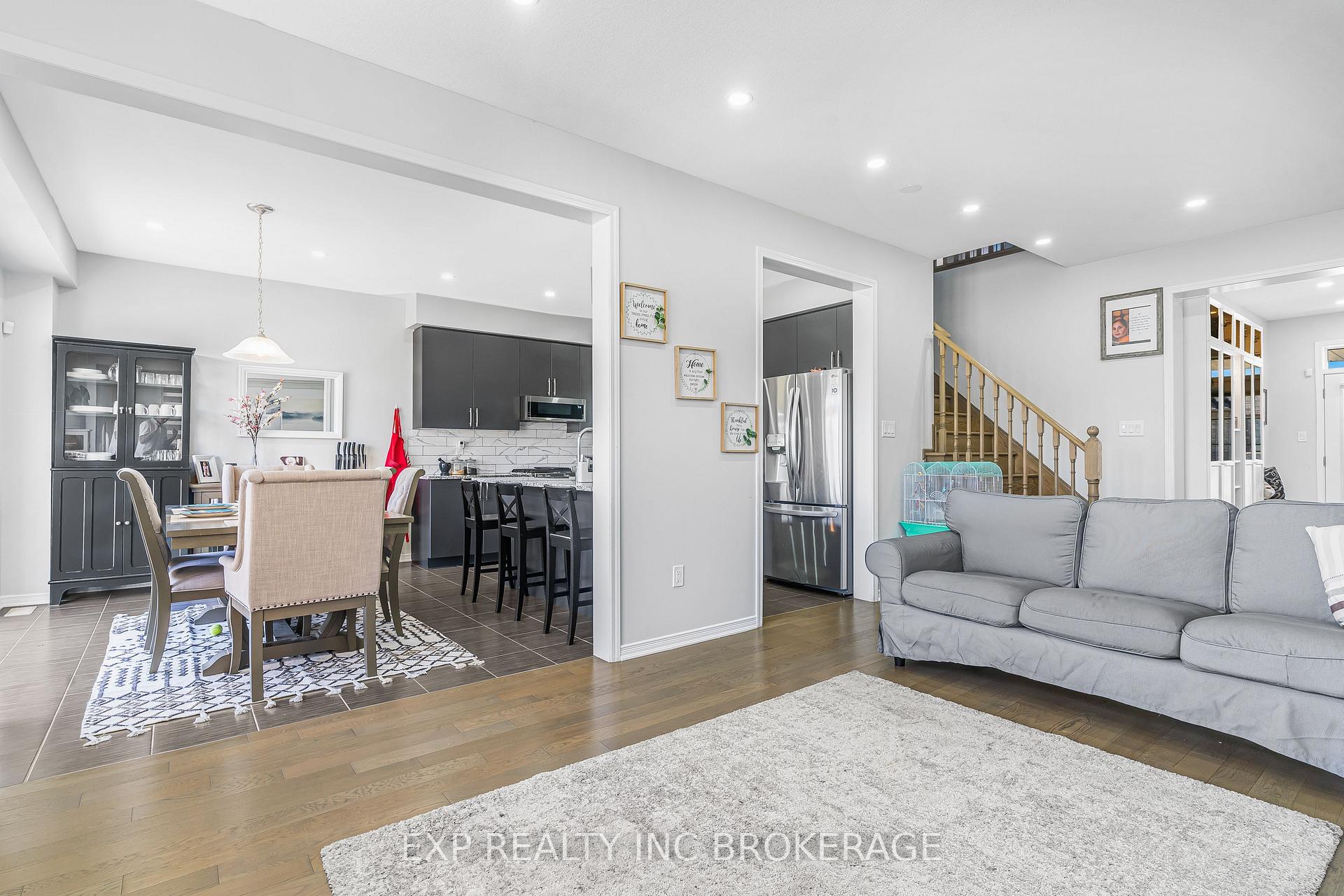 Photo 10 of 7 Hargrove Way, Hamilton, Stoney Creek — HOMEH