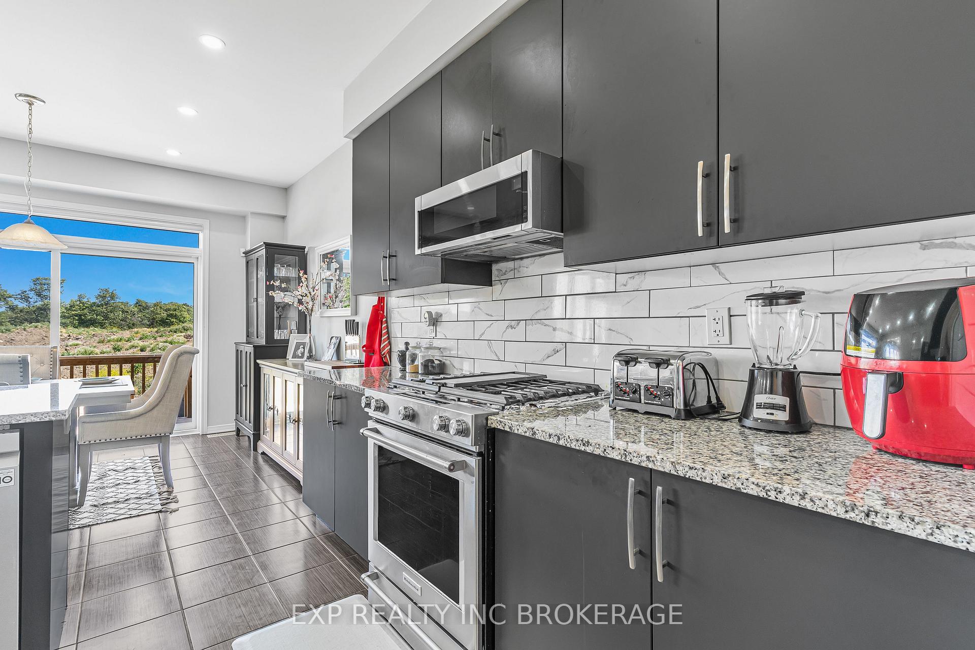 Photo 16 of 7 Hargrove Way, Hamilton, Stoney Creek — HOMEH