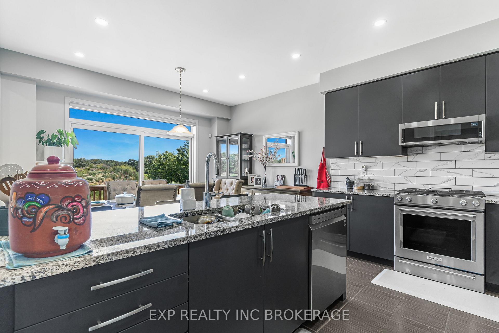 Photo 17 of 7 Hargrove Way, Hamilton, Stoney Creek — HOMEH