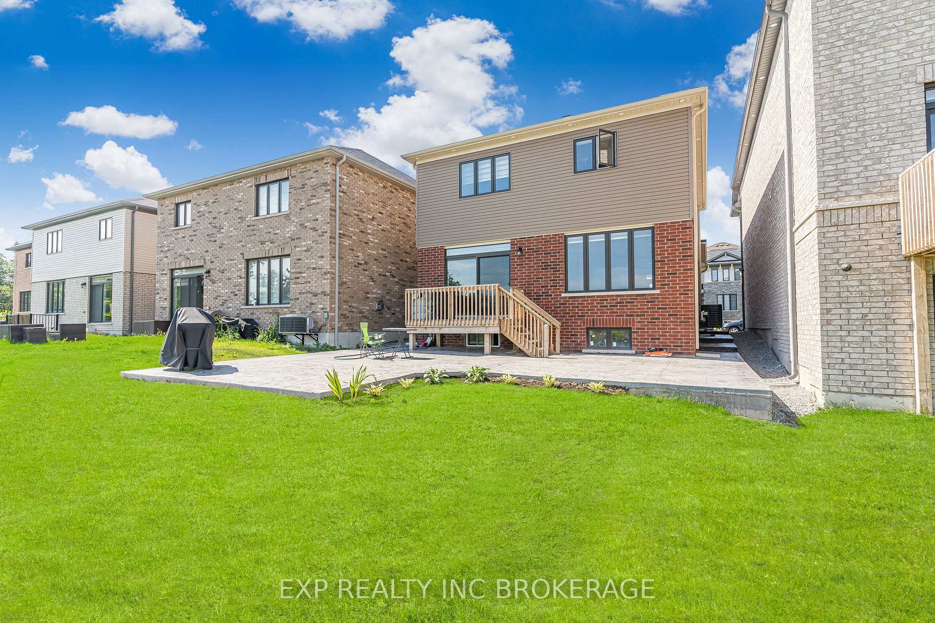Photo 39 of 7 Hargrove Way, Hamilton, Stoney Creek — HOMEH