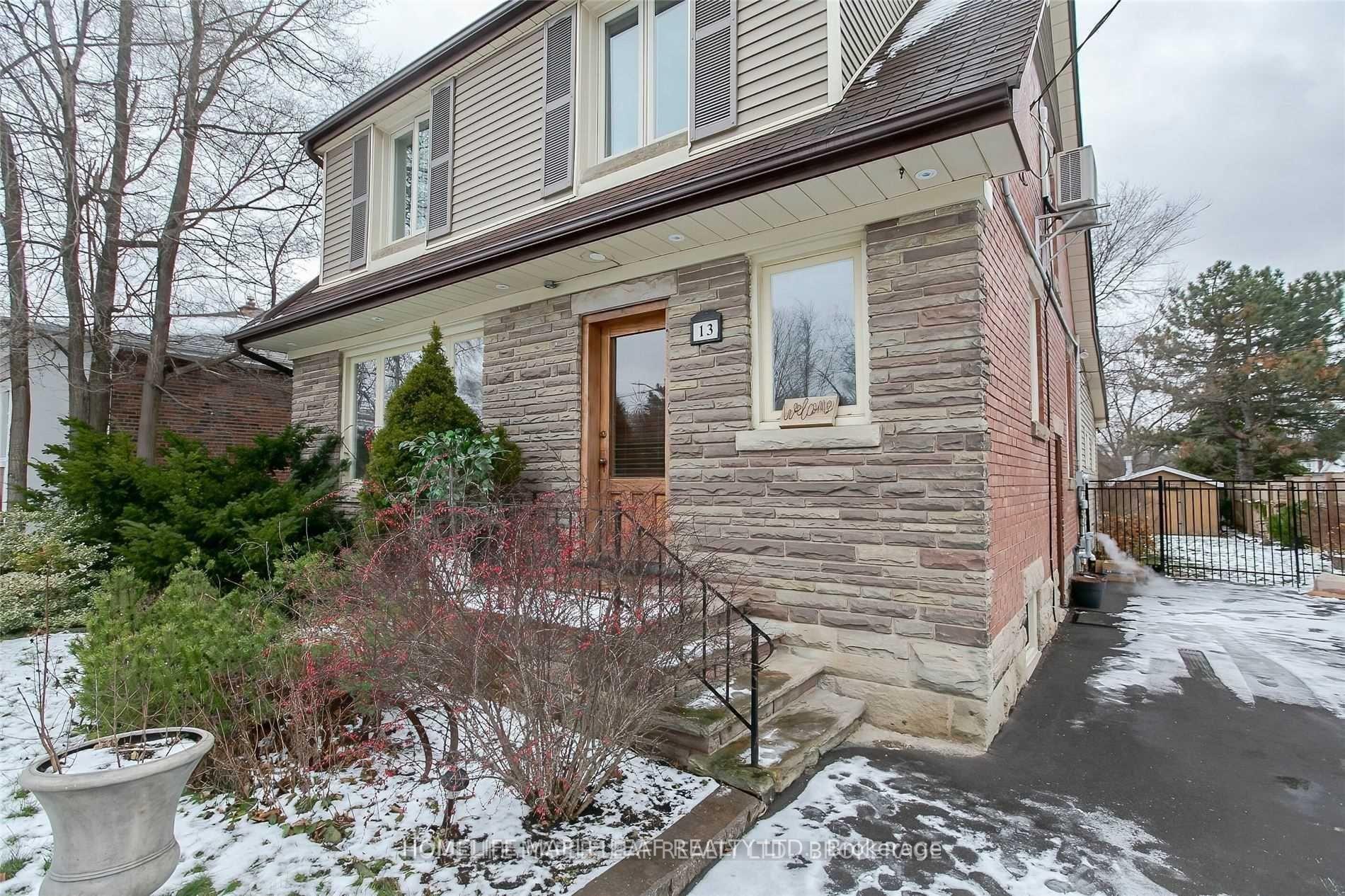 Photo 4 of 13 Harold Street, Brampton, Downtown Brampton — HOMEH