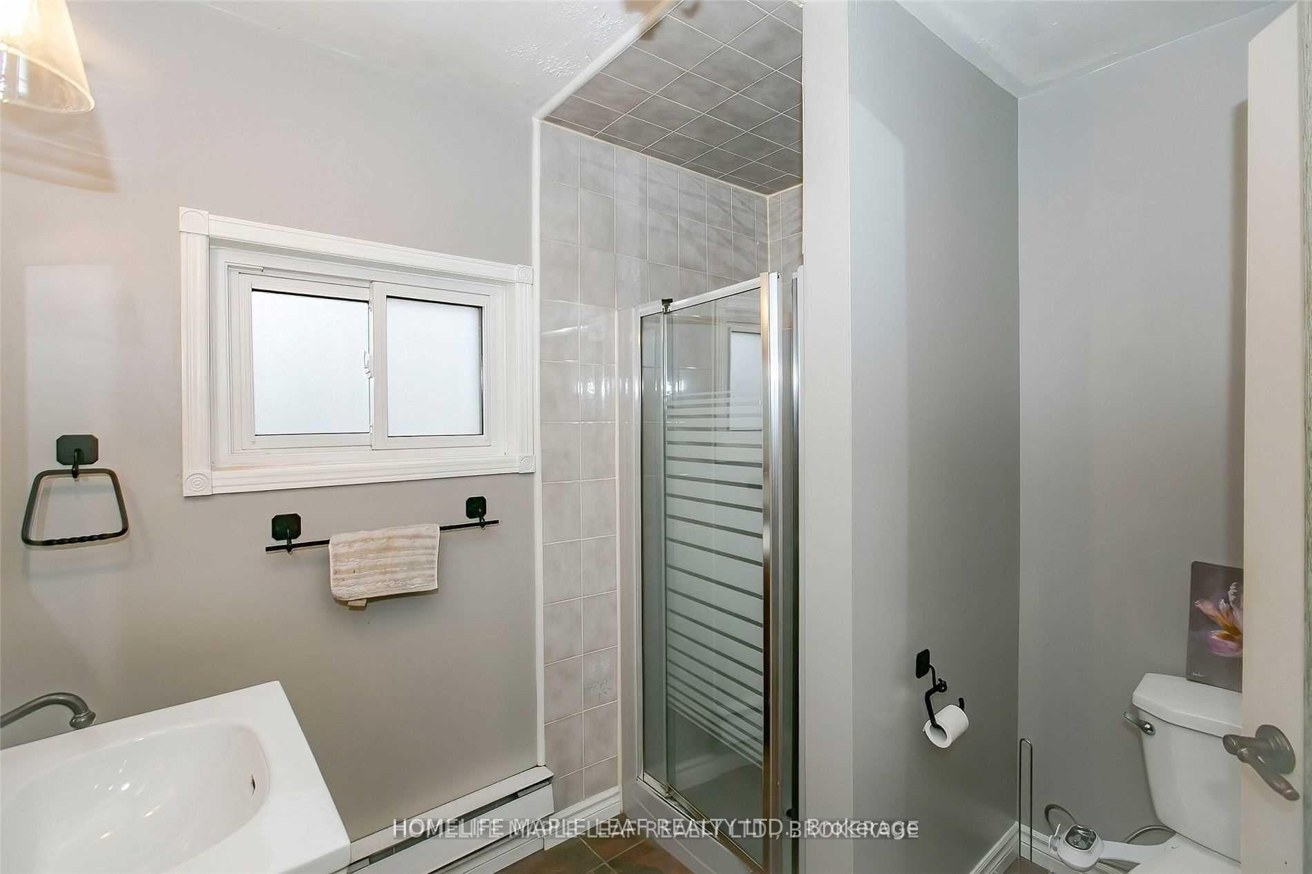 Photo 11 of 13 Harold Street, Brampton, Downtown Brampton — HOMEH