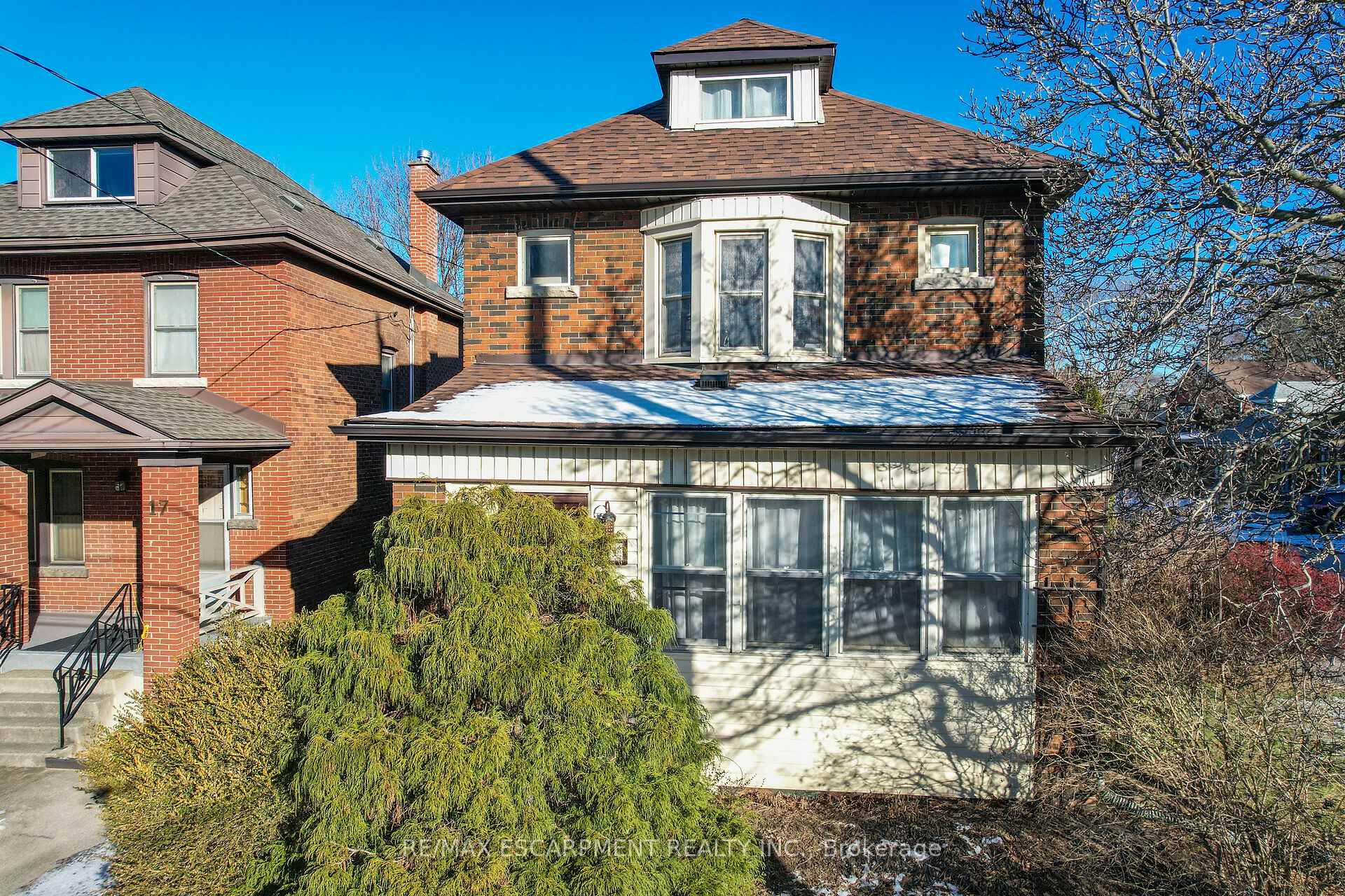 Front of 21 Paisley Avenue S