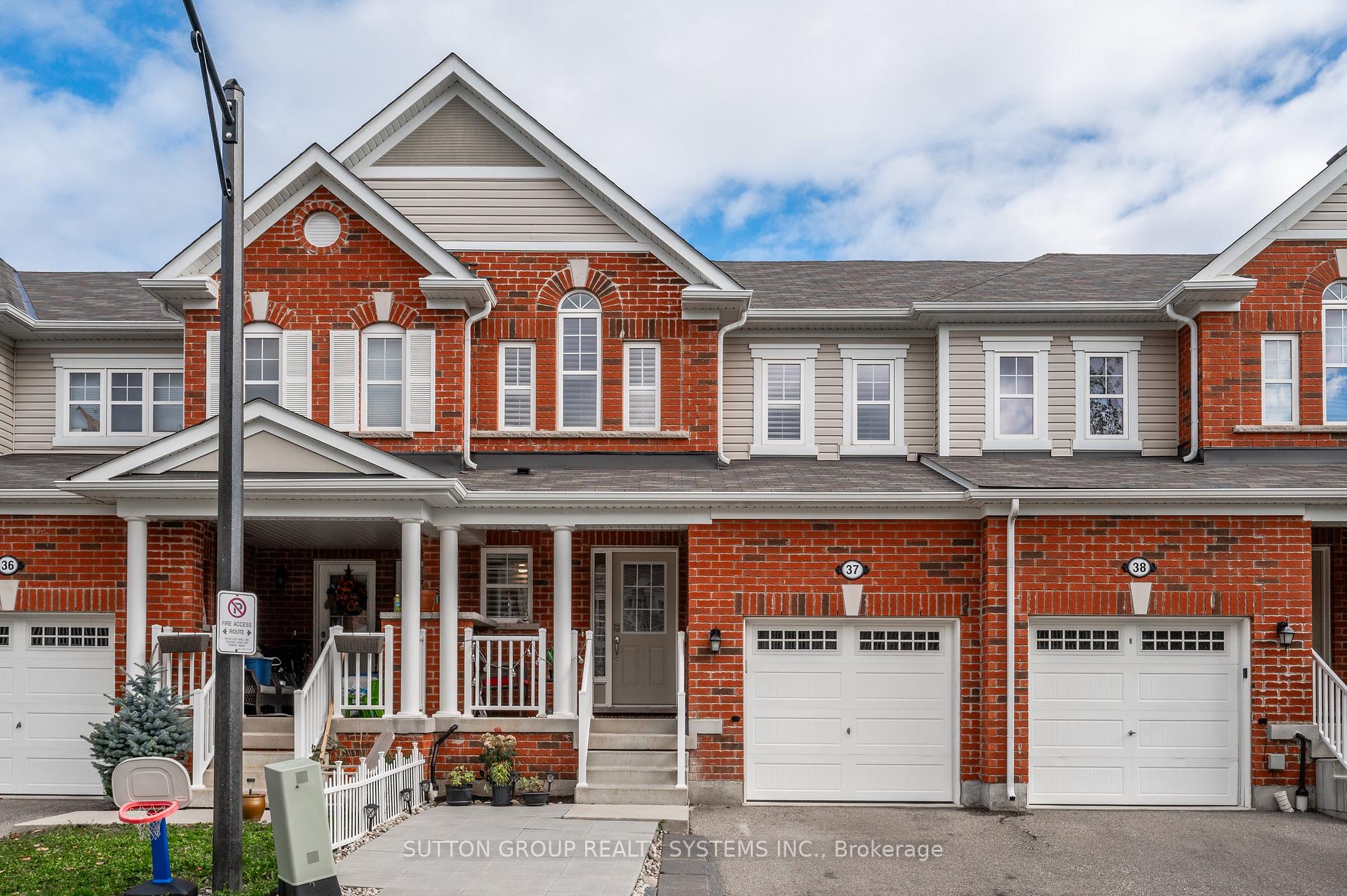 Front of Unit 37, 230 Avonsyde Boulevard E