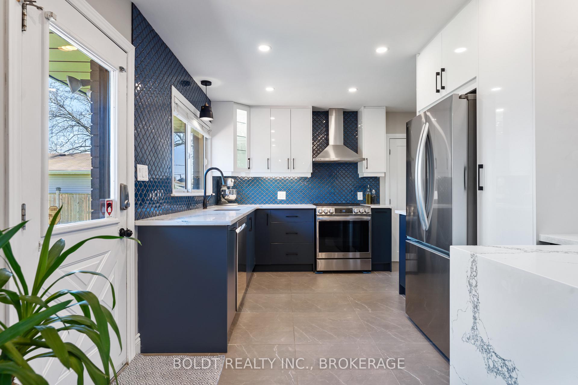 Photo 11 of 98 Shakespeare Avenue, St. Catharines, Haig — HOMEH