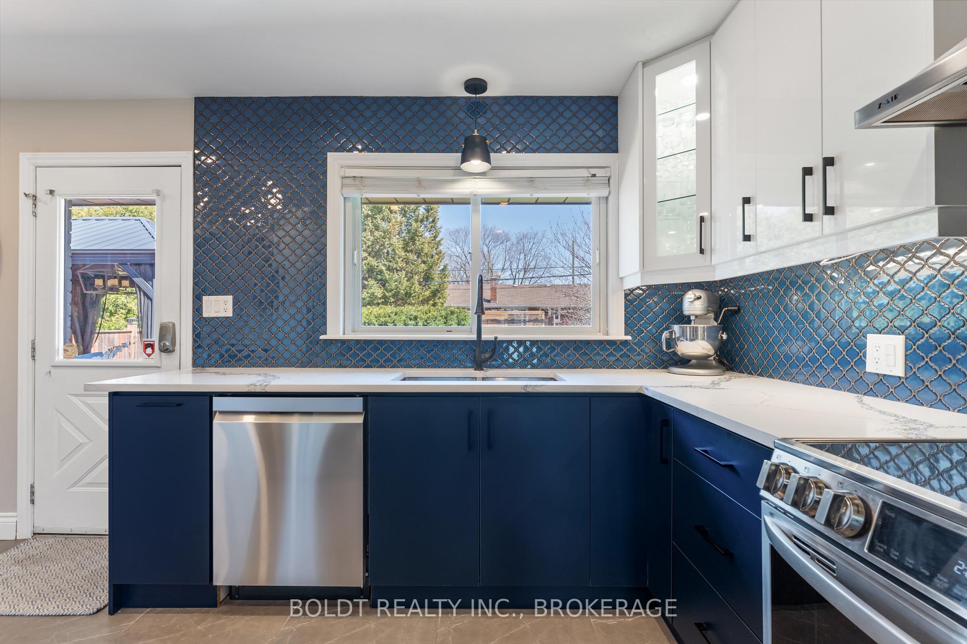 Photo 12 of 98 Shakespeare Avenue, St. Catharines, Haig — HOMEH