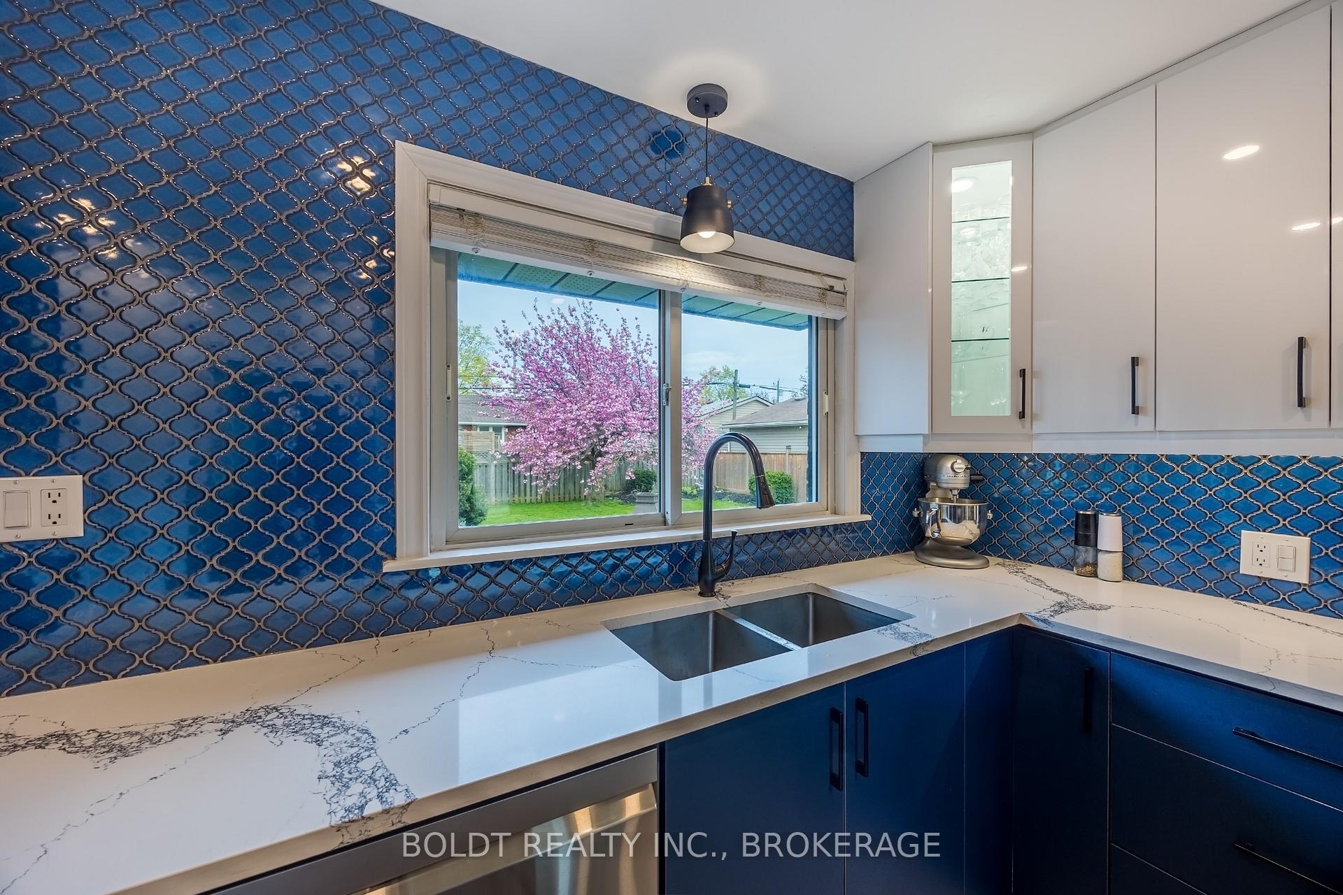 Photo 13 of 98 Shakespeare Avenue, St. Catharines, Haig — HOMEH