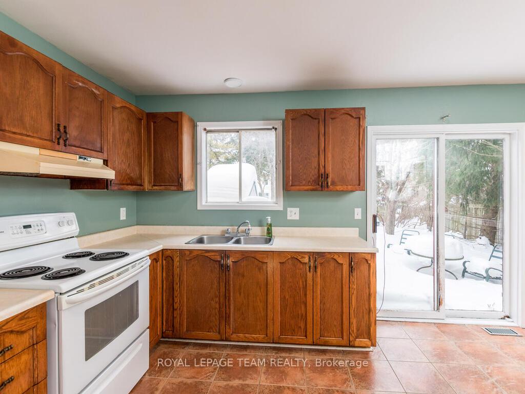 Photo 10 of 37 Denham Way, Ottawa, Stittsville (Central) — HOMEH