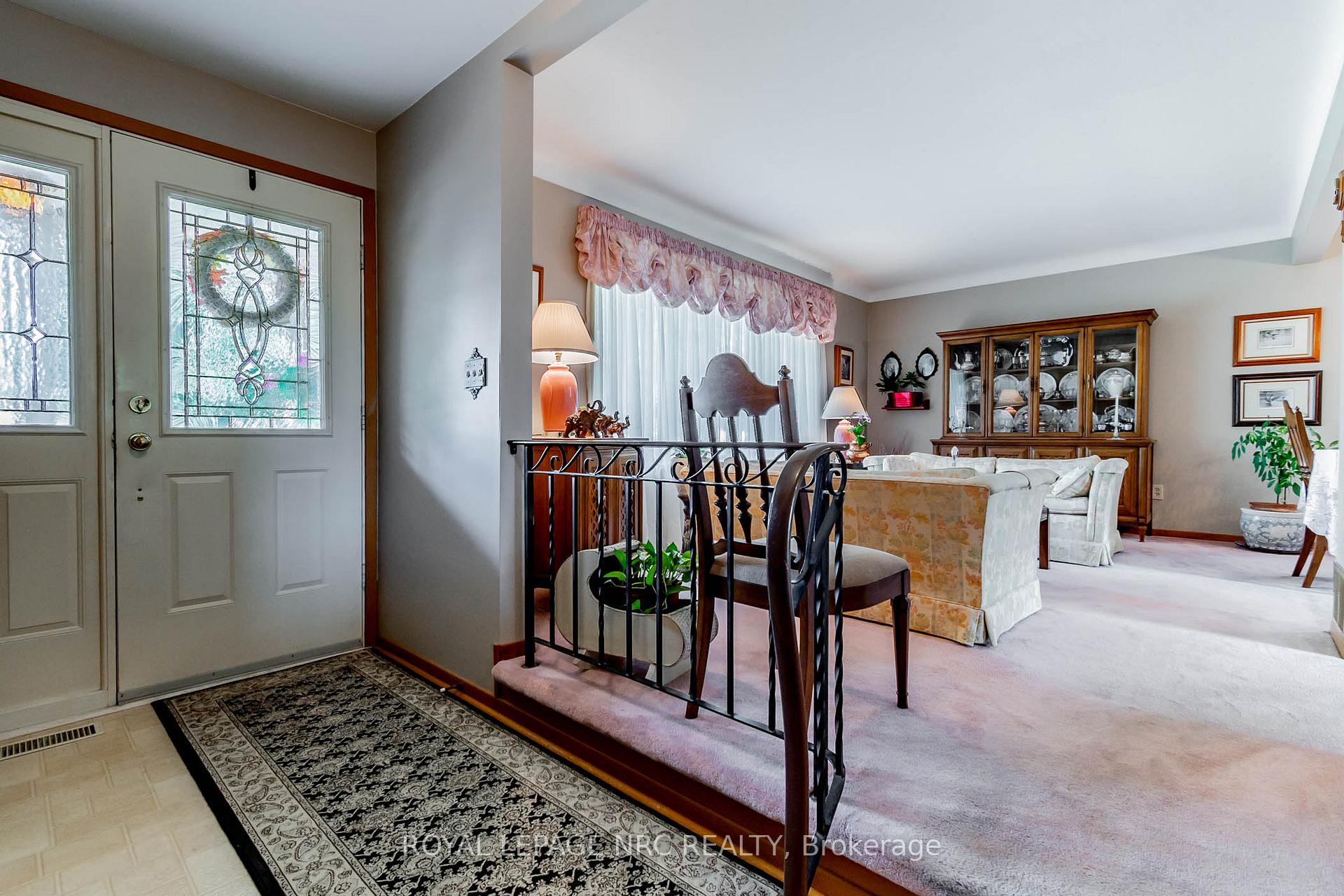 Photo 3 of 48 Prince Charles Drive, St. Catharines, Lakeport — HOMEH