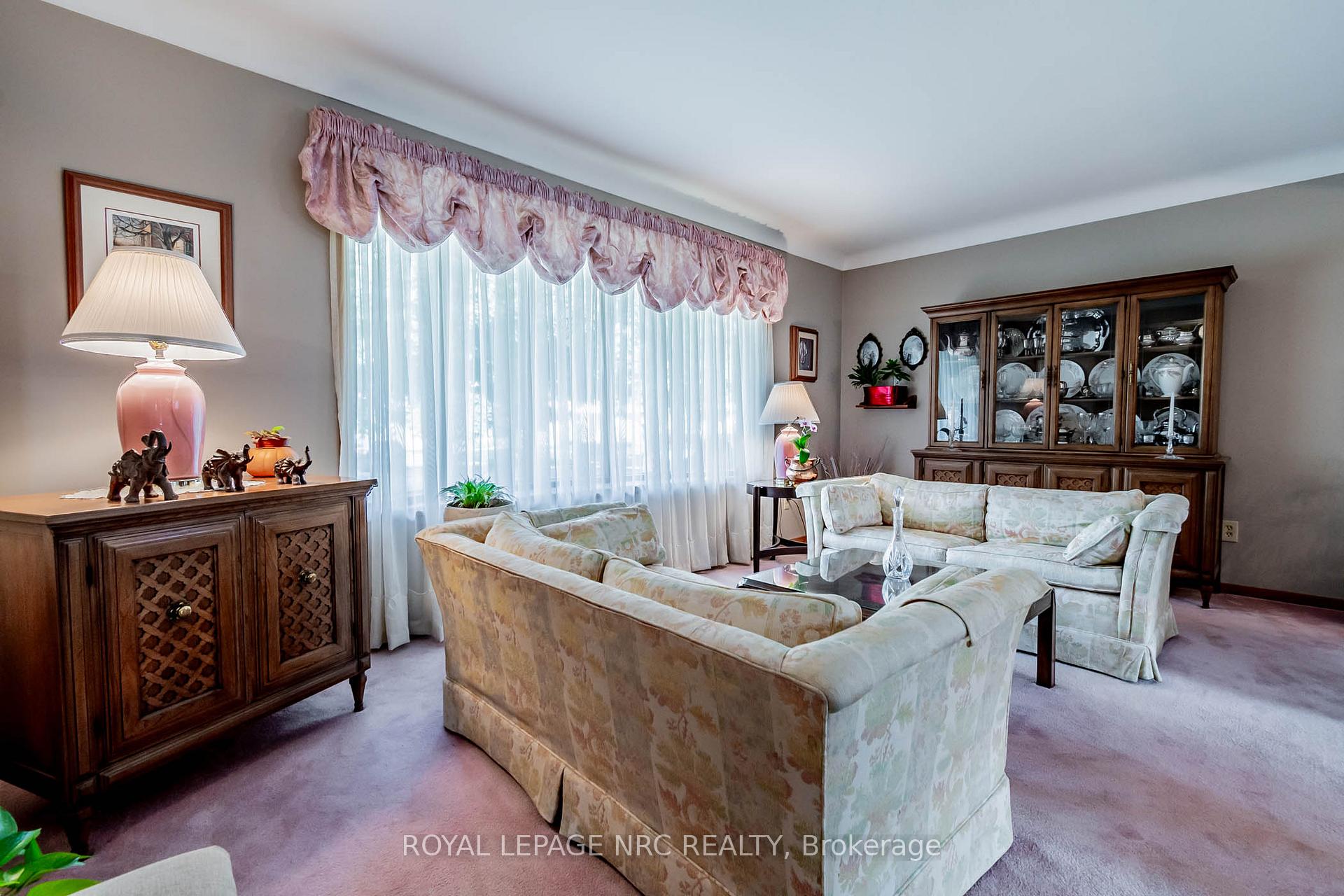 Photo 4 of 48 Prince Charles Drive, St. Catharines, Lakeport — HOMEH