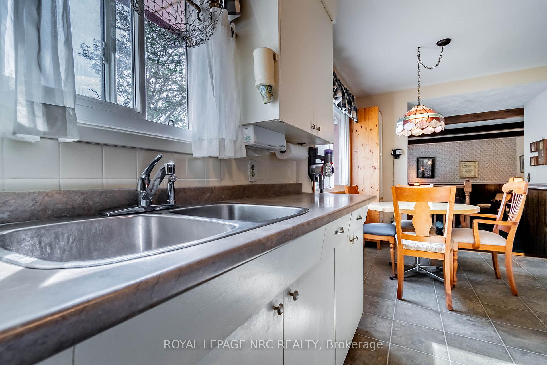 Photo 9 of 48 Prince Charles Drive, St. Catharines, Lakeport — HOMEH